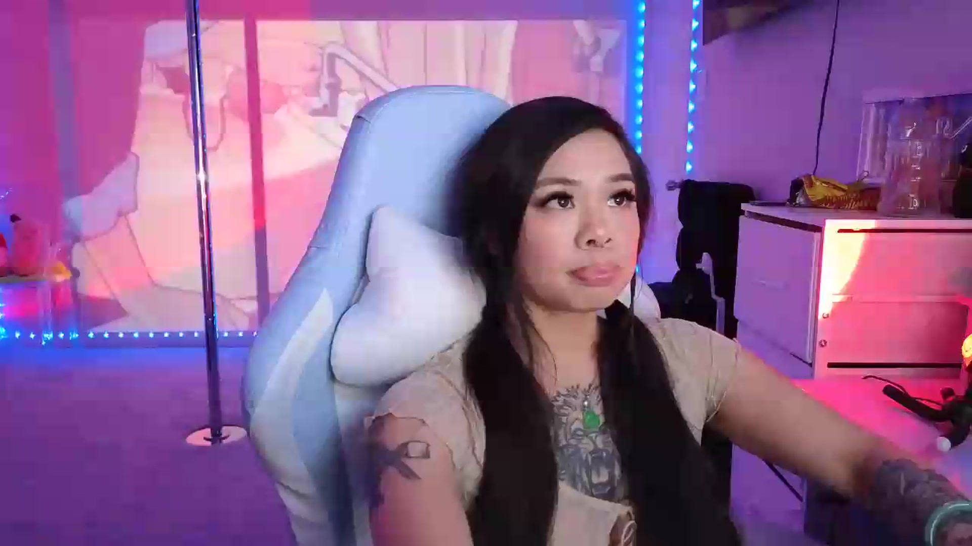 Gallery image thumbnail from dolllface's myfreecams stream on, 08/23/2026, 08:28 image 6 of 20
