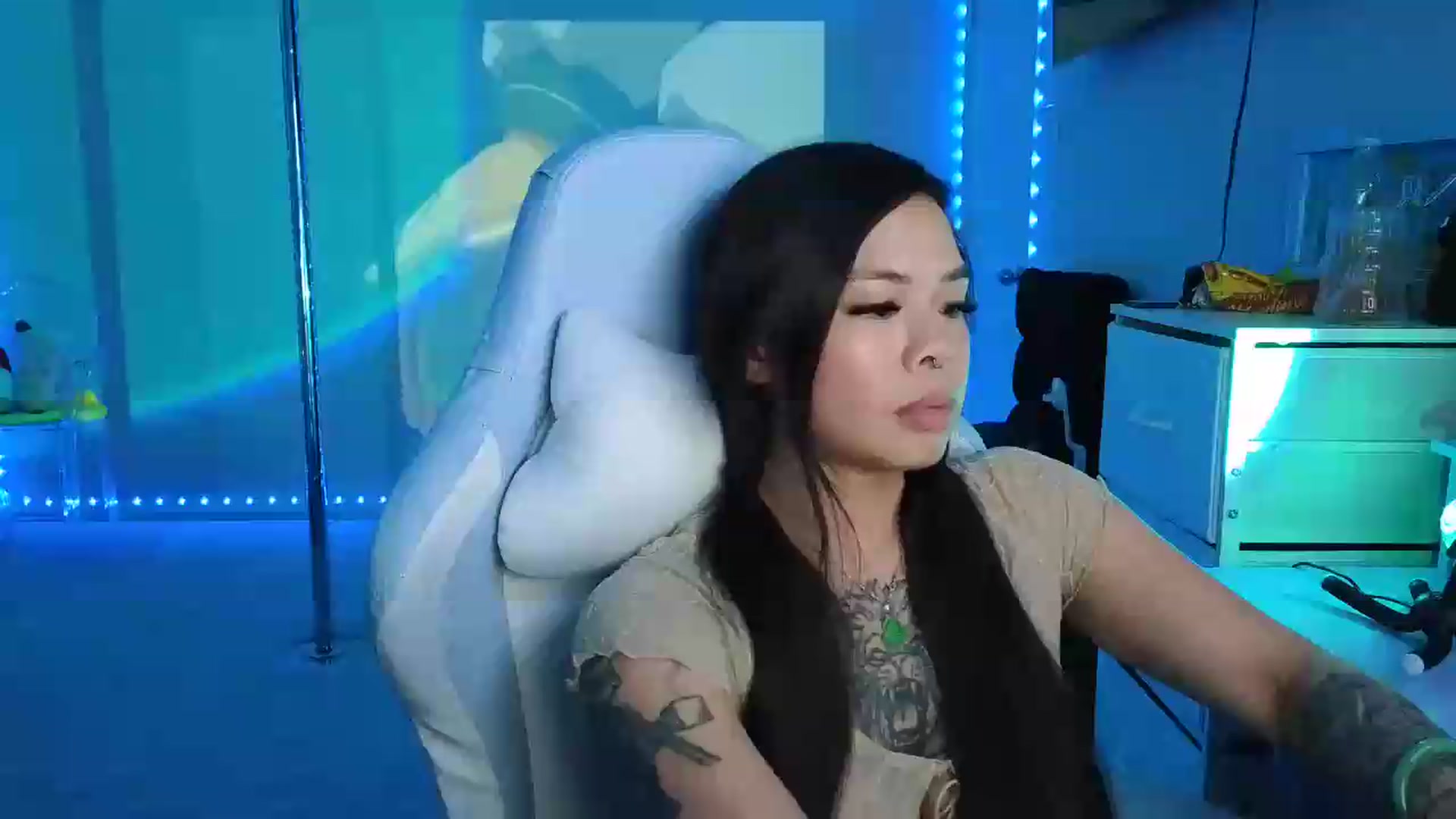 Gallery image thumbnail from dolllface's myfreecams stream on, 08/23/2026, 08:28 image 7 of 20