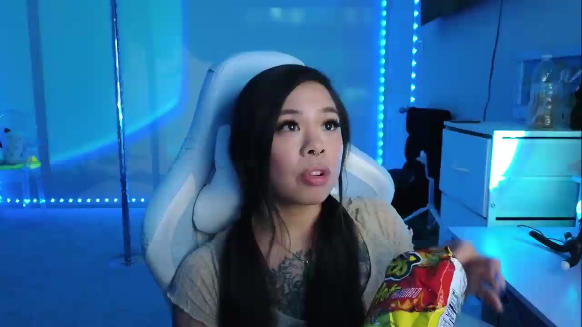 Gallery image thumbnail from dolllface's myfreecams stream on, 08/23/2026, 09:37 image 1 of 20
