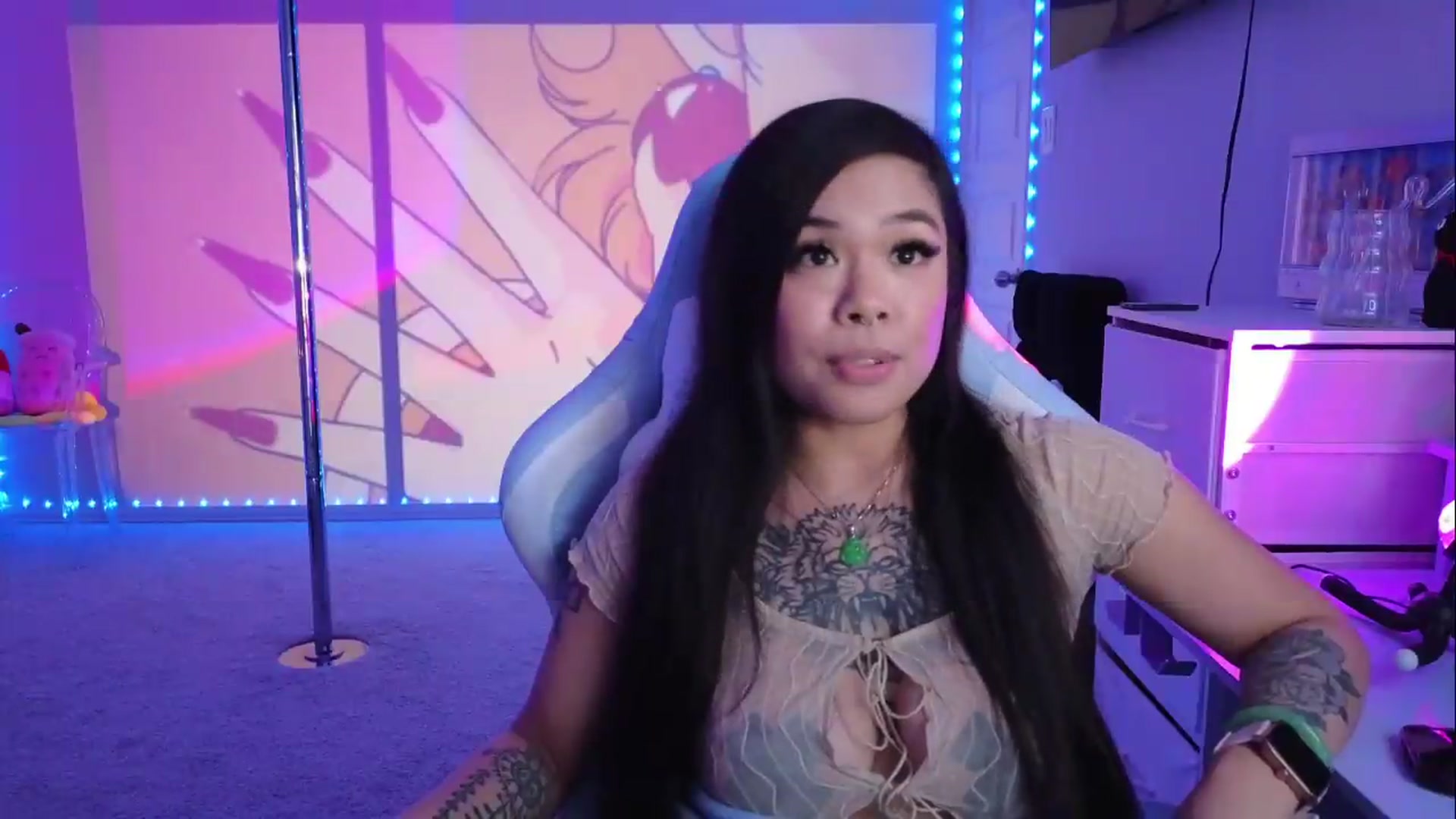 Gallery image thumbnail from dolllface's myfreecams stream on, 08/23/2026, 09:37 image 11 of 20