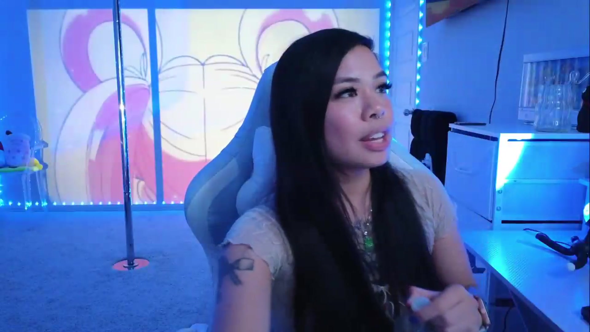 Gallery image thumbnail from dolllface's myfreecams stream on, 08/23/2026, 09:37 image 12 of 20