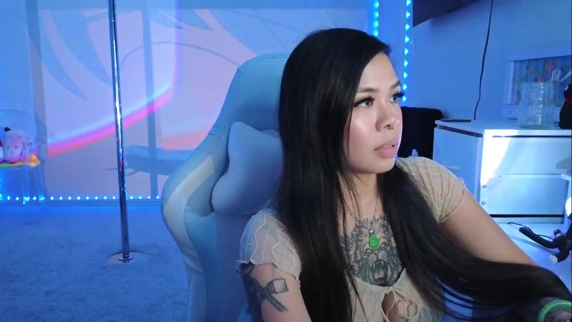 Gallery image thumbnail from dolllface's myfreecams stream on, 08/23/2026, 09:37 image 13 of 20