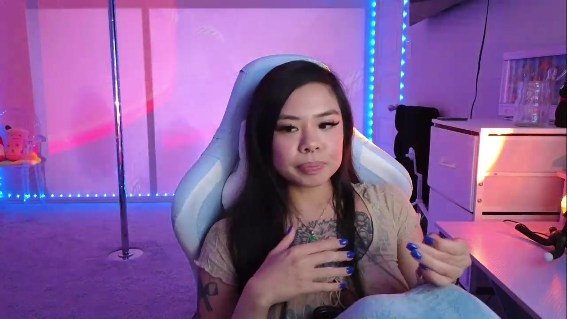 Gallery image thumbnail from dolllface's myfreecams stream on, 08/23/2026, 09:37 image 9 of 20