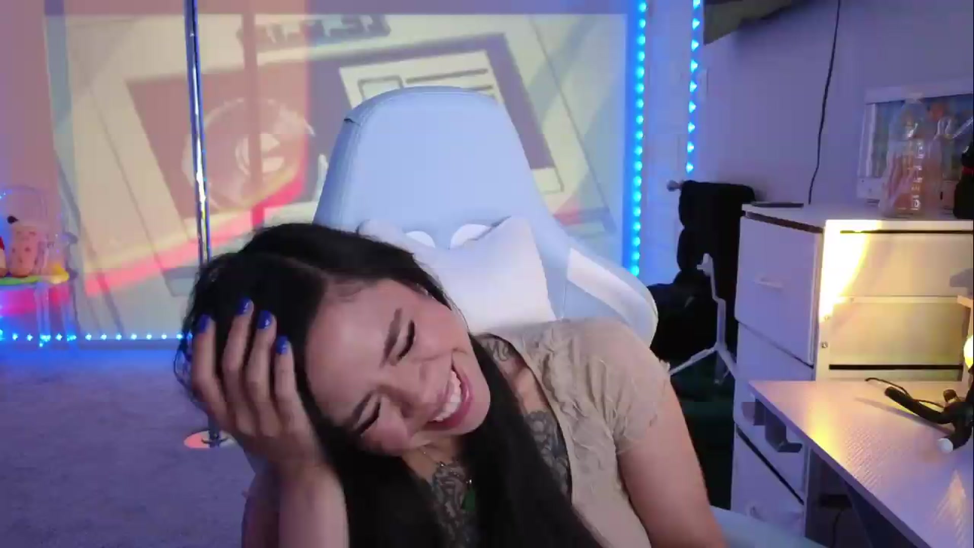Gallery image thumbnail from dolllface's myfreecams stream on, 08/23/2026, 09:37 image 2 of 20