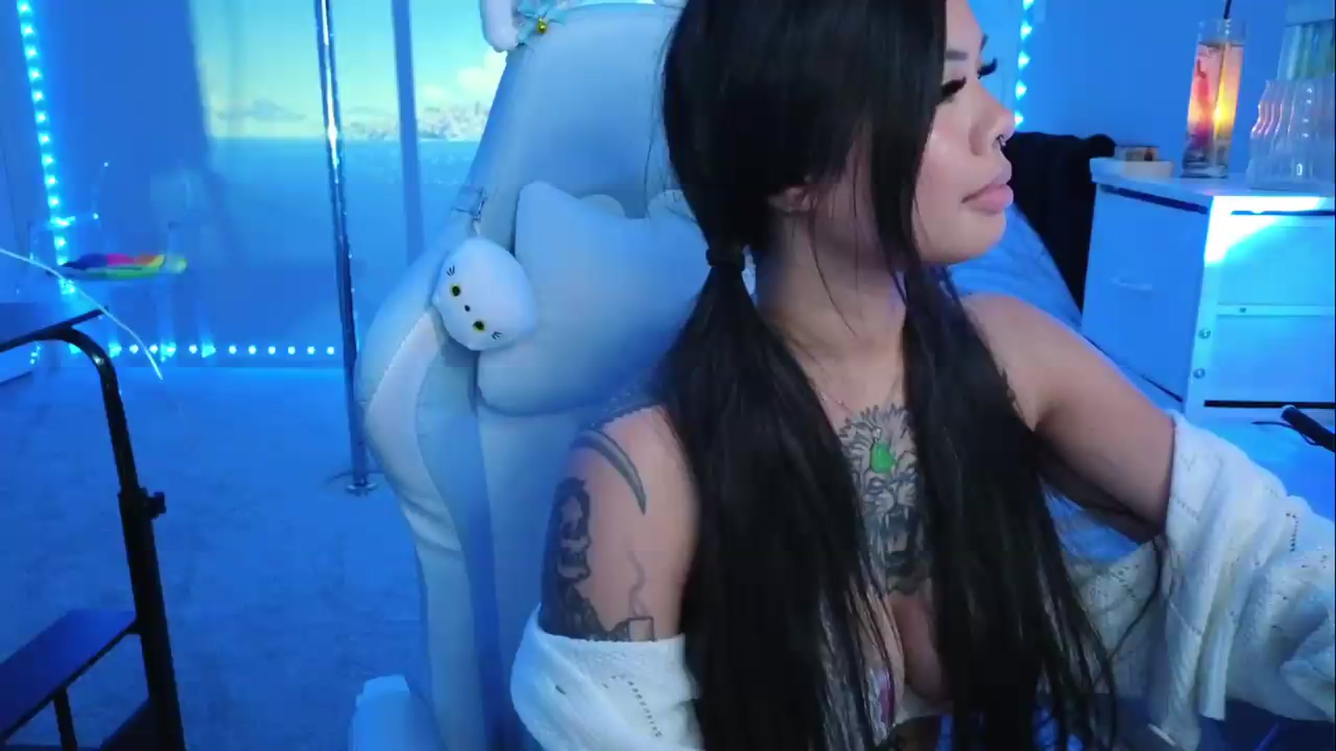 Gallery image thumbnail from dolllface's myfreecams stream on, 08/25/2026, 08:05 image 17 of 20