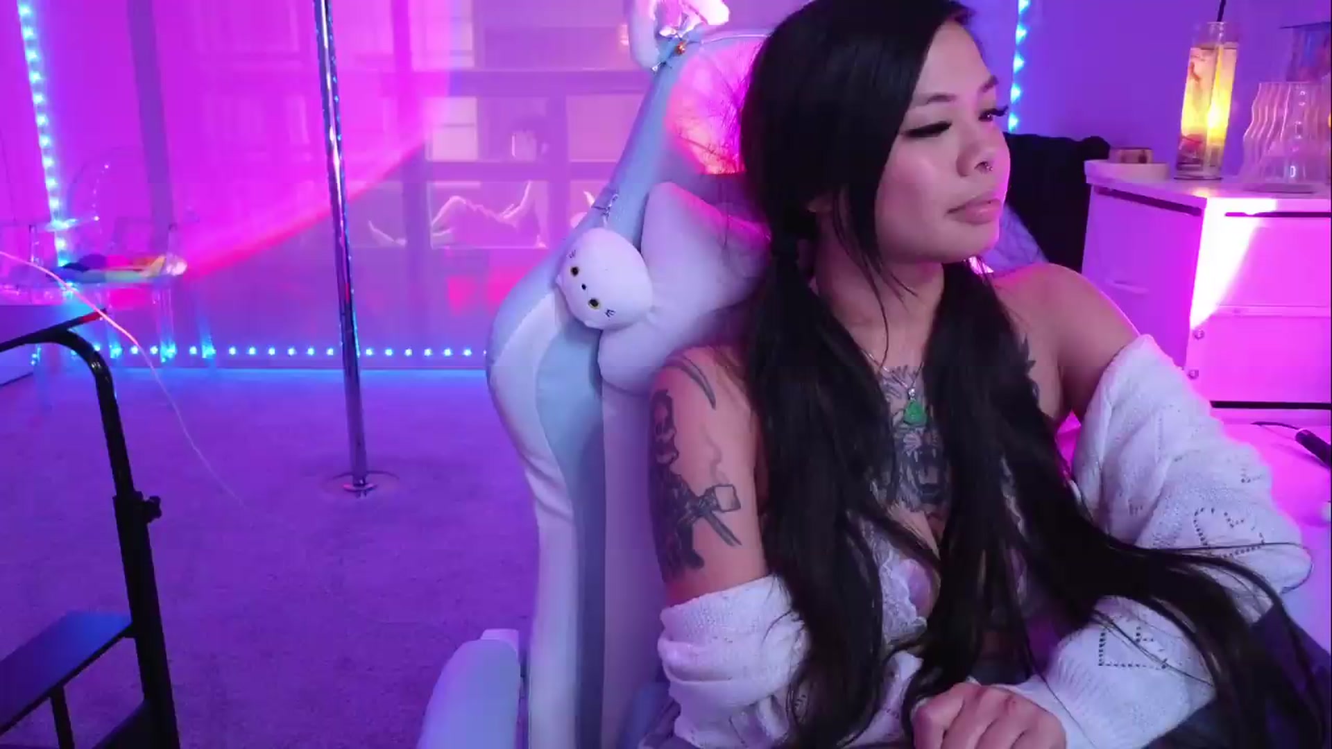 Gallery image thumbnail from dolllface's myfreecams stream on, 08/25/2026, 12:18 image 9 of 20