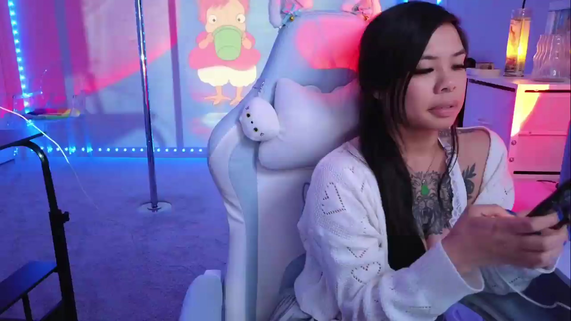 Gallery image thumbnail from dolllface's myfreecams stream on, 08/25/2026, 12:18 image 18 of 20