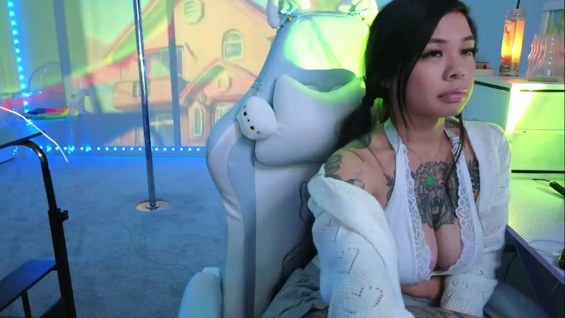 Gallery image thumbnail from dolllface's myfreecams stream on, 08/25/2026, 12:18 image 16 of 20