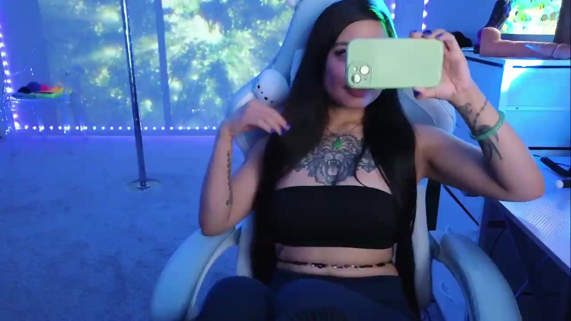 Gallery image thumbnail from dolllface's myfreecams stream on, 08/26/2026, 16:53 image 18 of 20