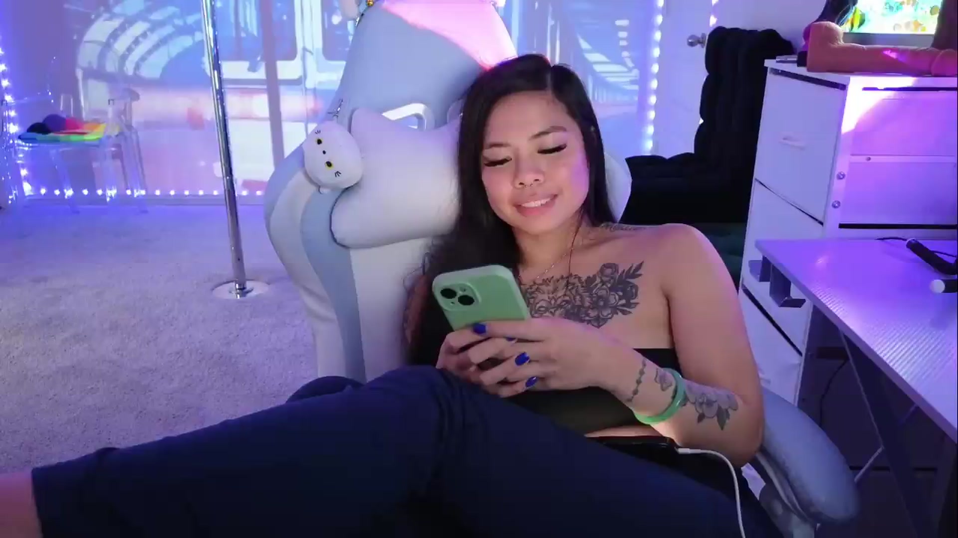 Gallery image thumbnail from dolllface's myfreecams stream on, 08/26/2026, 18:21 image 19 of 20