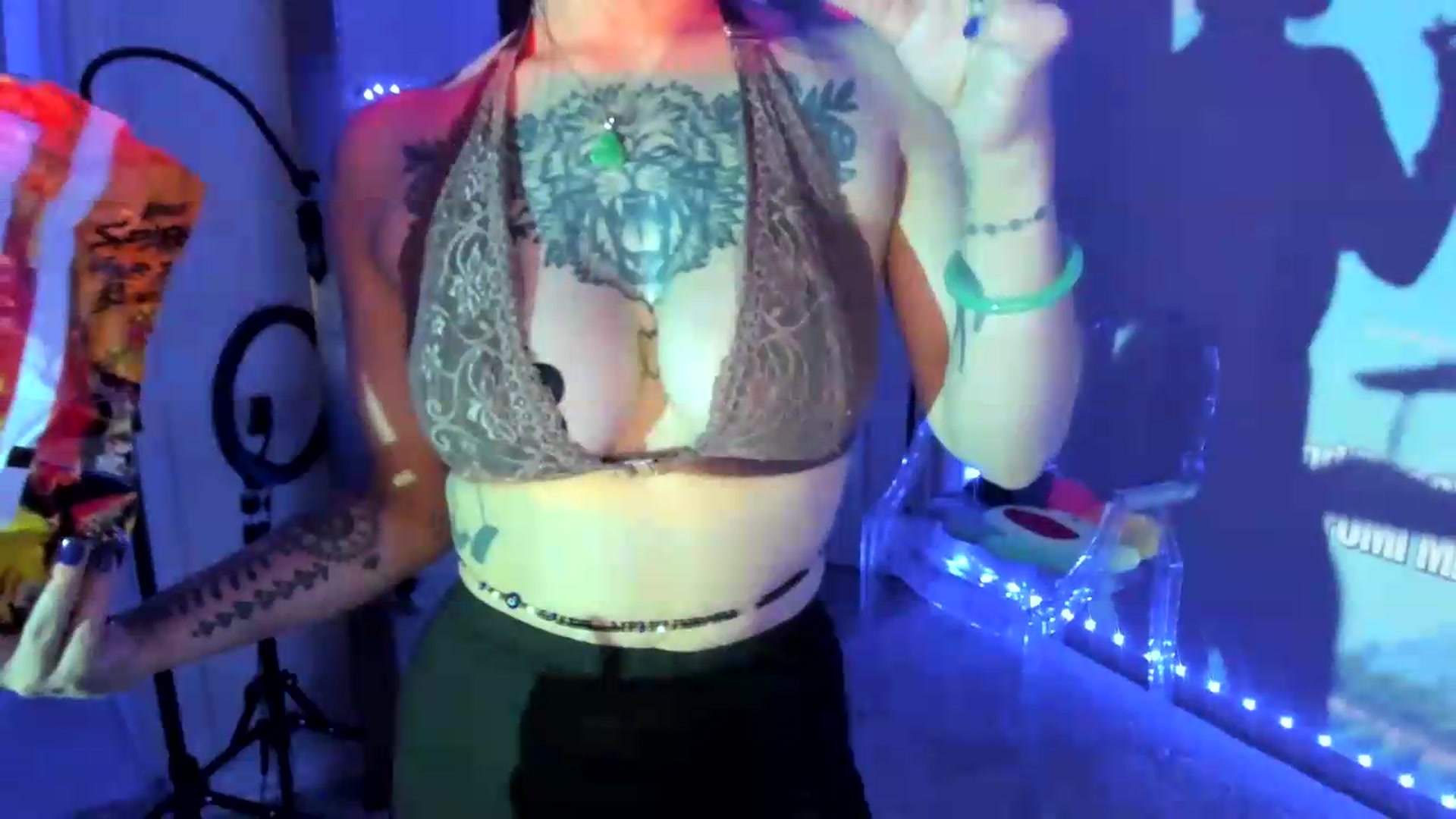 Gallery image thumbnail from dolllface's myfreecams stream on, 08/27/2026, 07:54 image 2 of 20