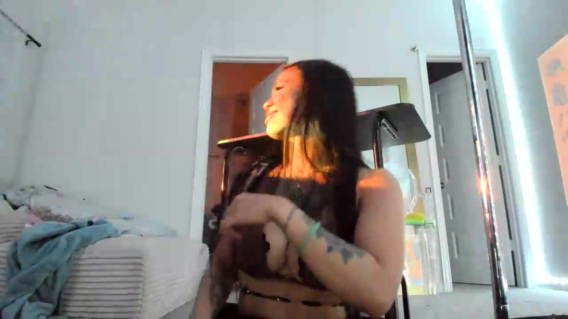Gallery image thumbnail from dolllface's myfreecams stream on, 08/27/2026, 11:28 image 2 of 20
