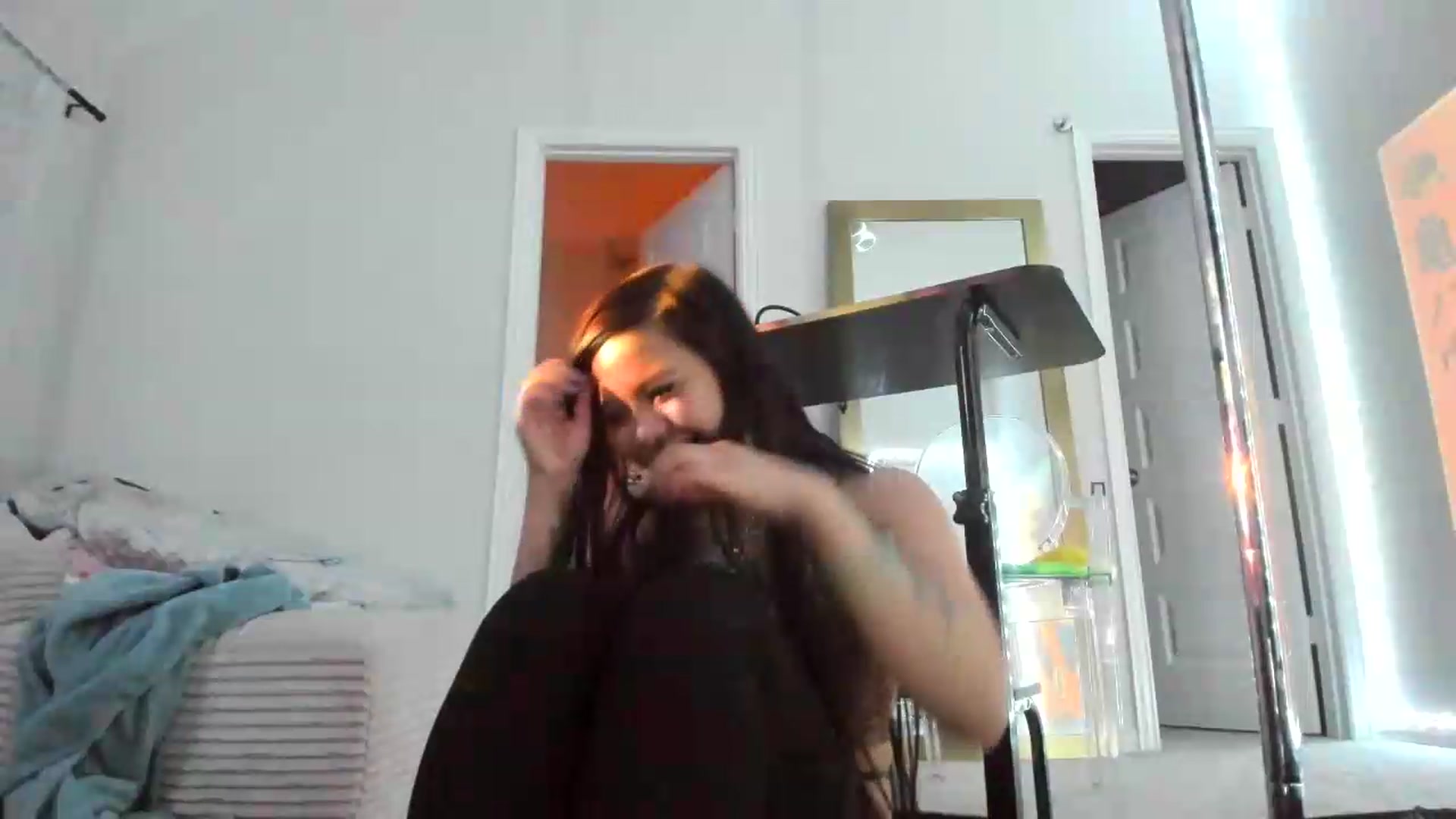 Gallery image thumbnail from dolllface's myfreecams stream on, 08/27/2026, 11:28 image 9 of 20