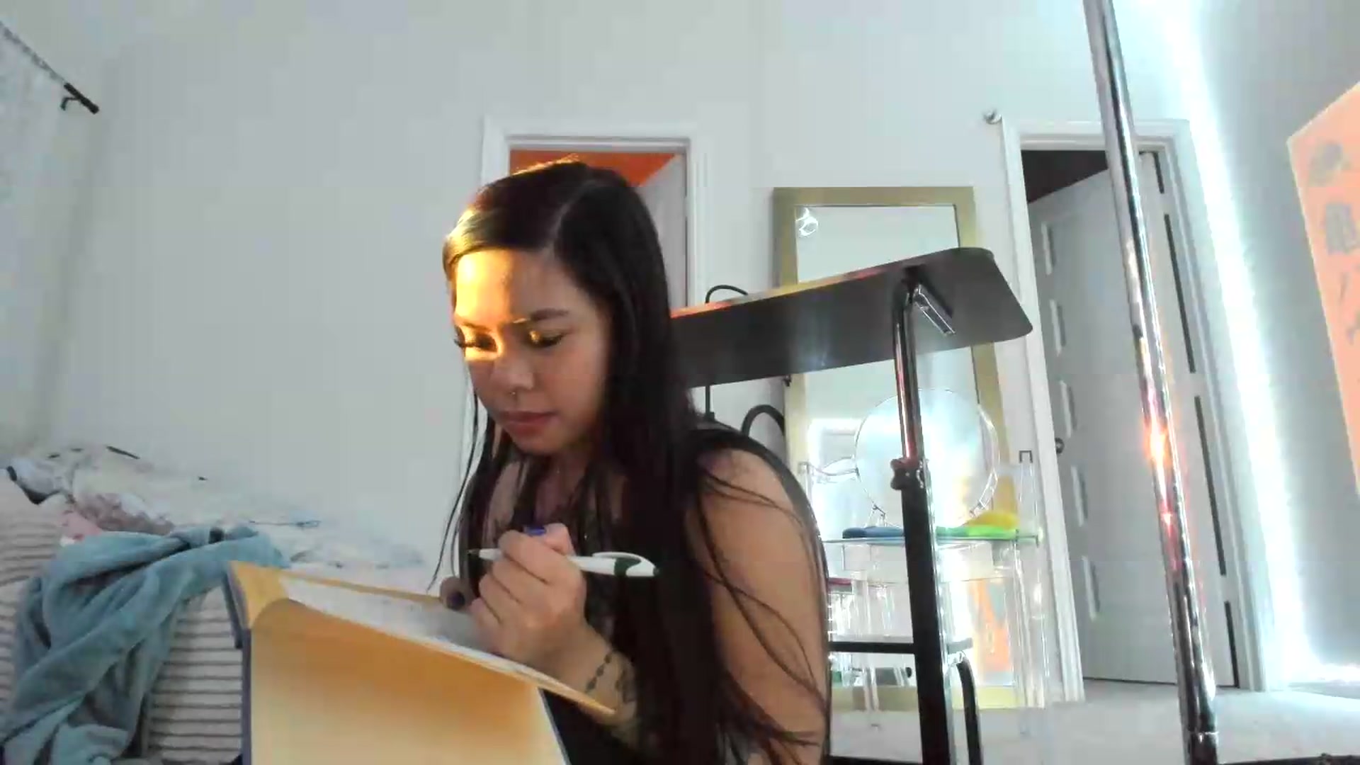 Gallery image thumbnail from dolllface's myfreecams stream on, 08/27/2026, 11:28 image 10 of 20