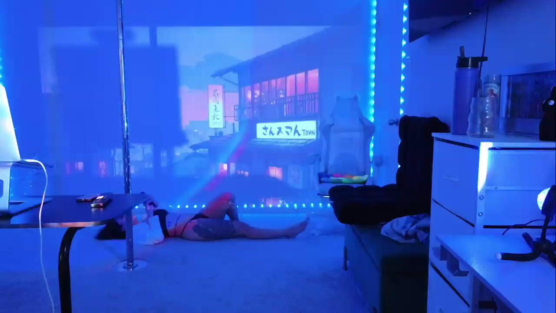 Gallery image thumbnail from dolllface's myfreecams stream on, 08/28/2026, 12:55 image 19 of 20