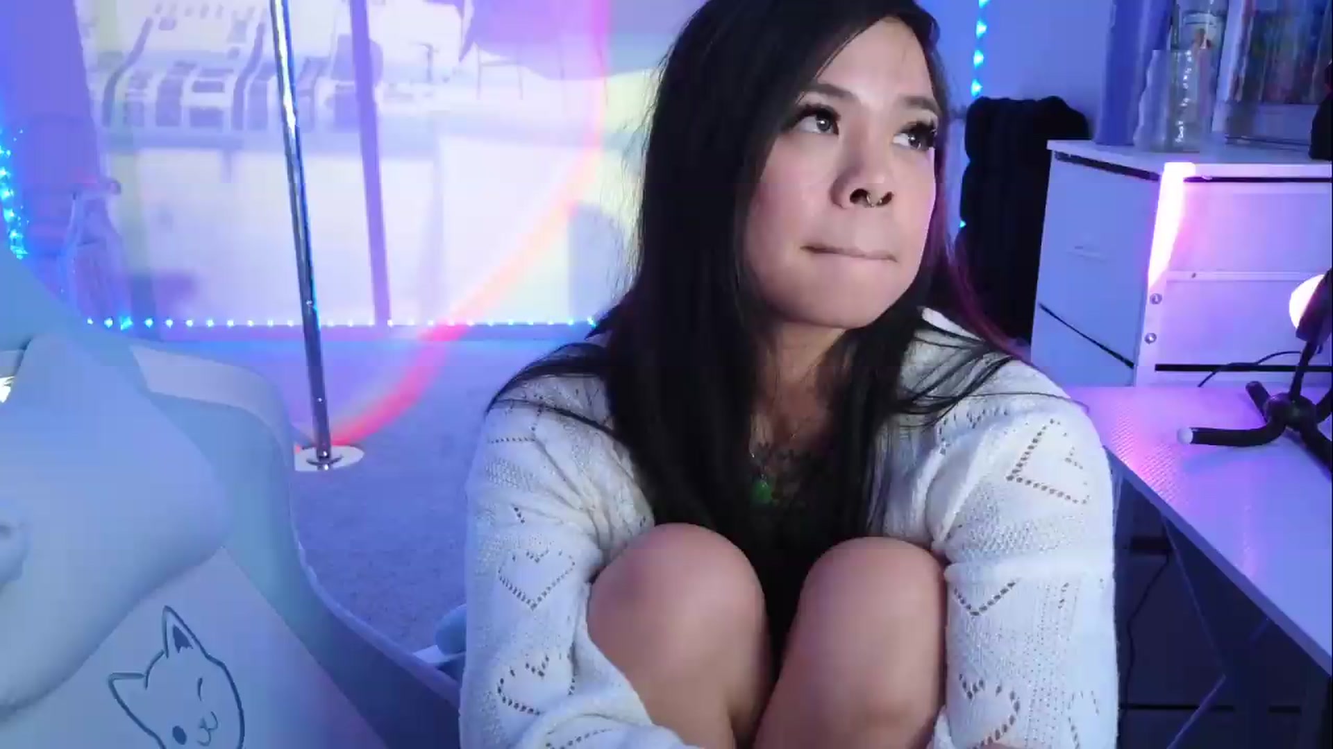 Gallery image thumbnail from dolllface's myfreecams stream on, 08/28/2026, 13:45 image 9 of 20