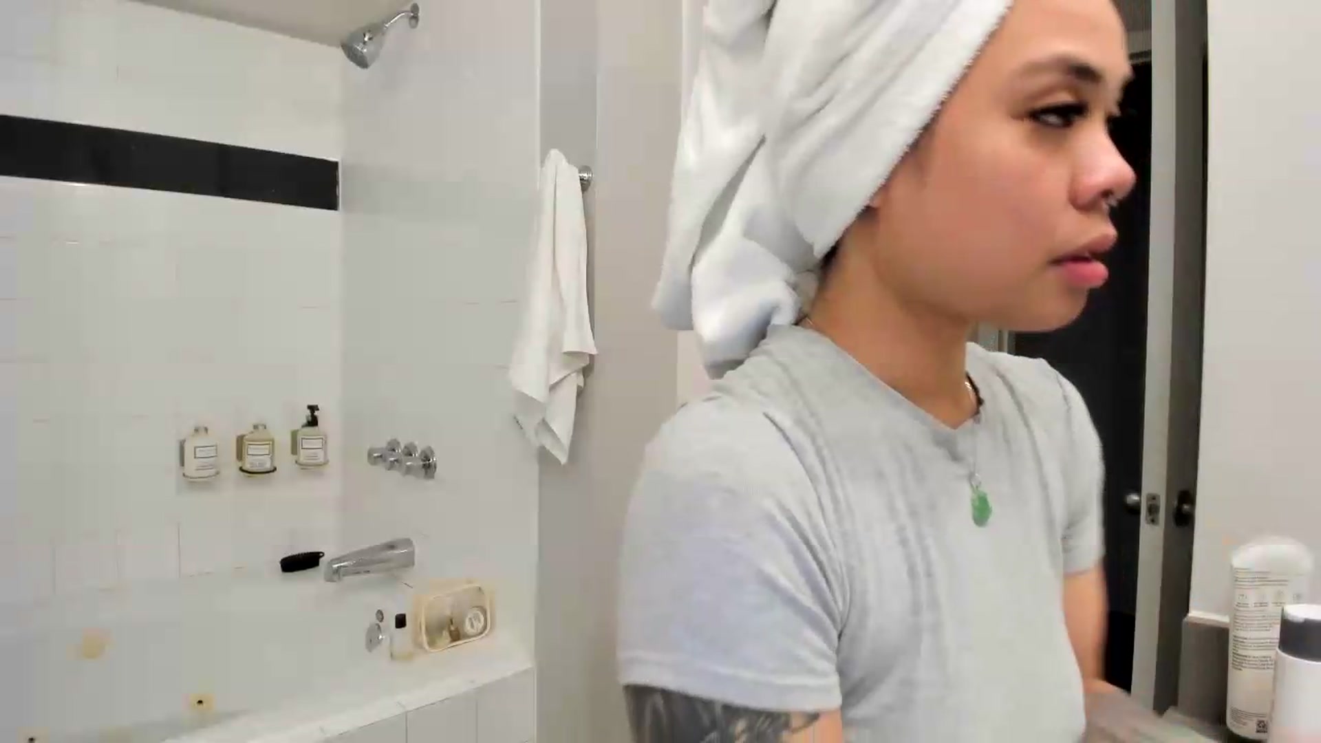 Gallery image thumbnail from dolllface's myfreecams stream on, 08/29/2026, 18:25 image 6 of 20
