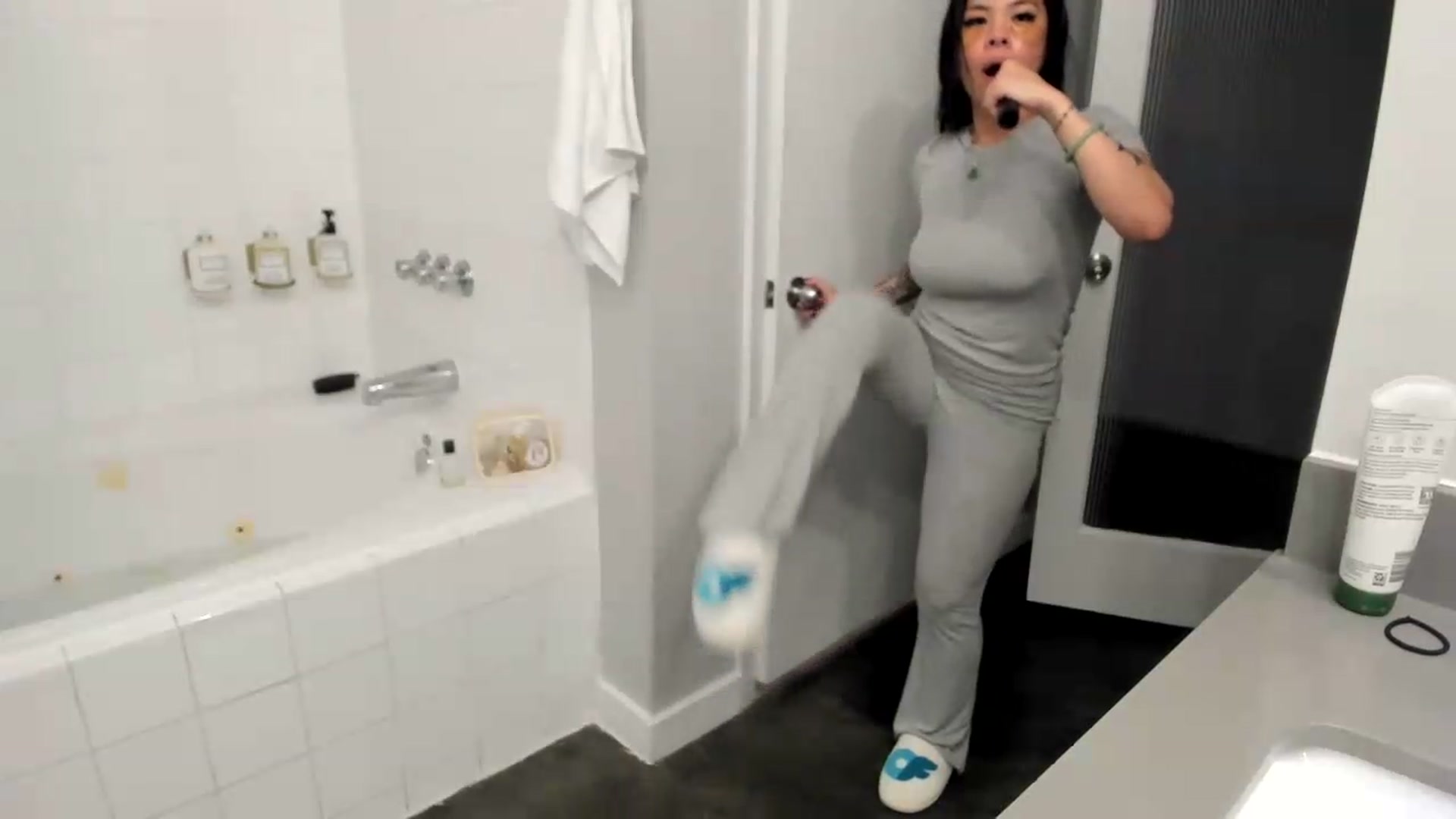 Gallery image thumbnail from dolllface's myfreecams stream on, 08/29/2026, 18:25 image 7 of 20