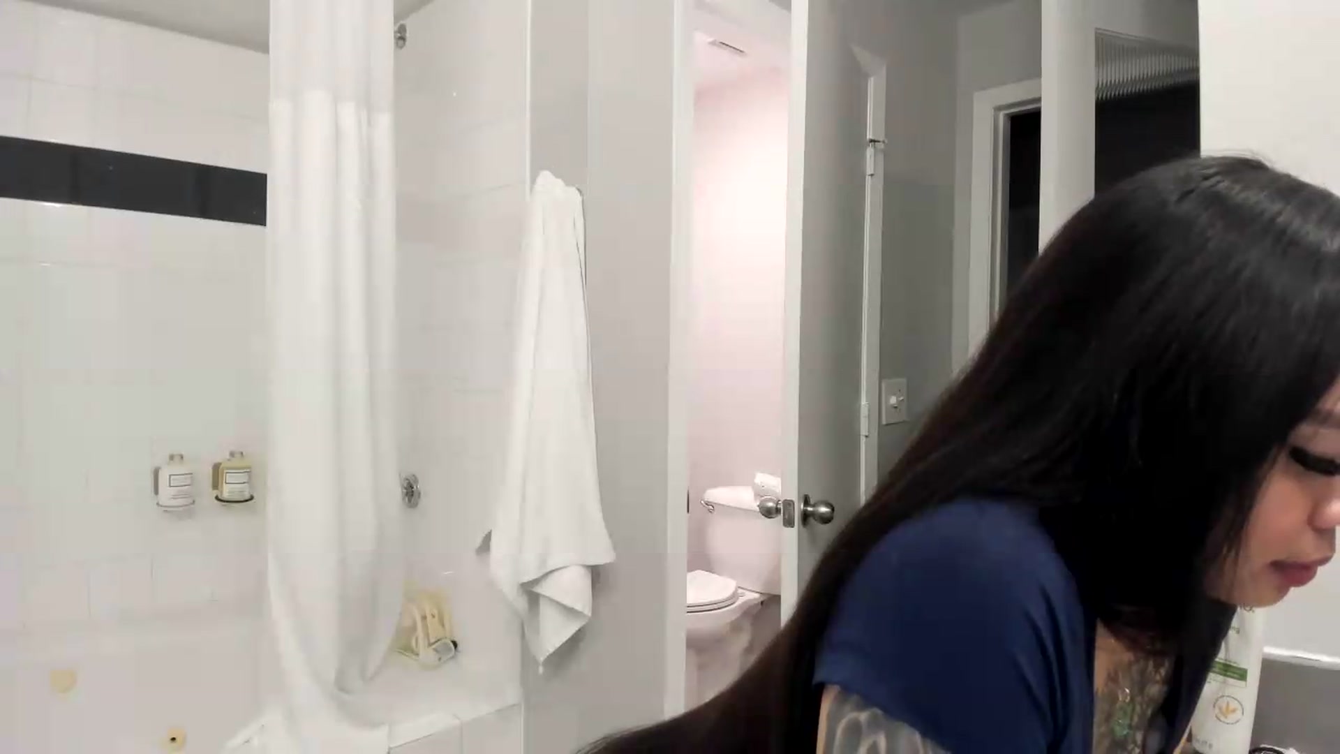 Gallery image thumbnail from dolllface's myfreecams stream on, 08/31/2026, 03:36 image 14 of 20