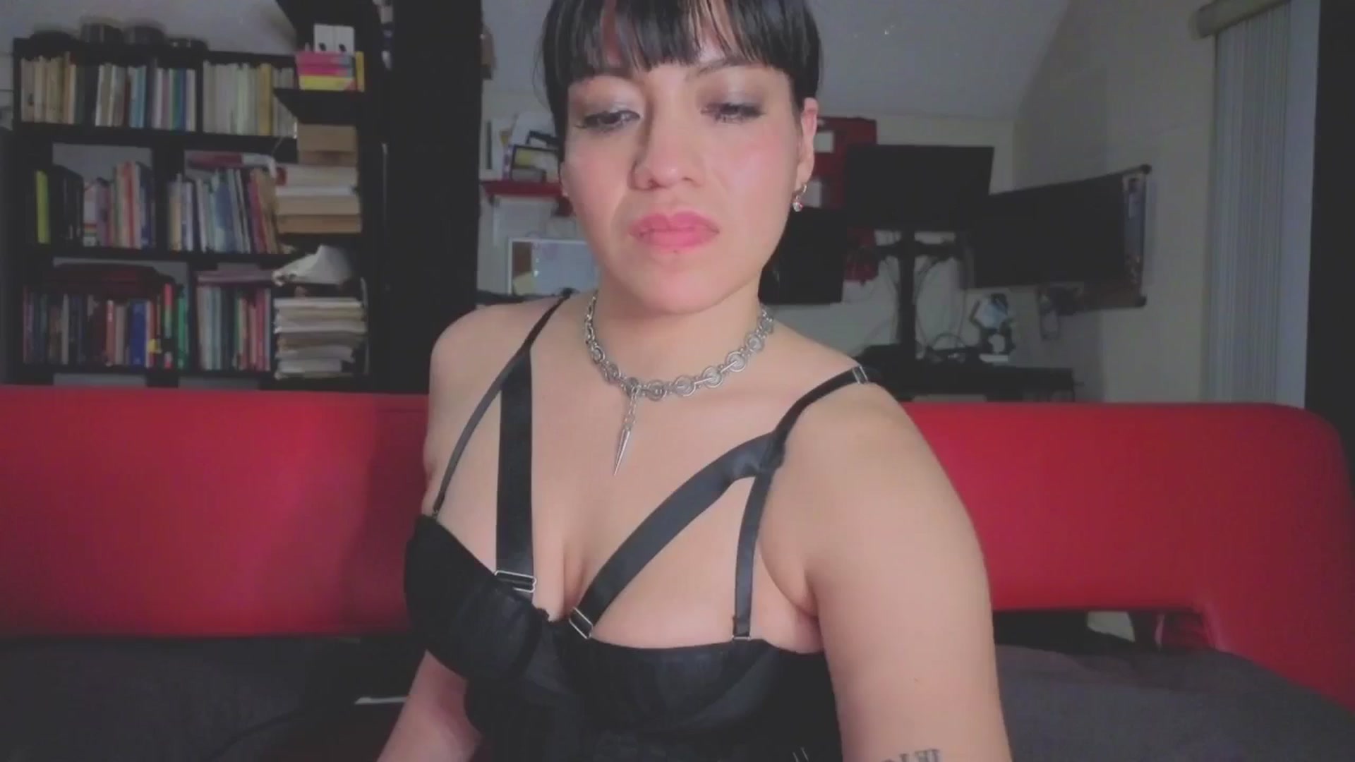 Gallery image thumbnail from dommealicex's myfreecams stream on, 12/30/2025, 08:25 image 15 of 20