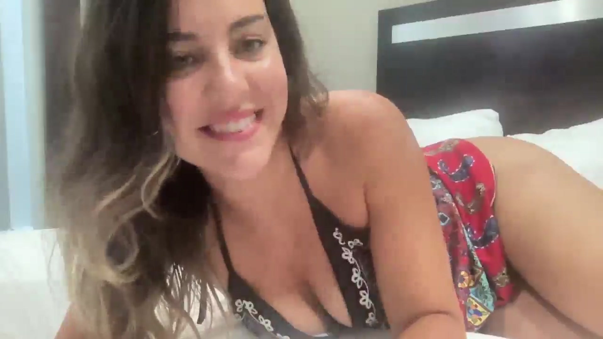 Gallery image thumbnail from dressmejosie's myfreecams stream on, 07/29/2025, 08:06 image 18 of 20