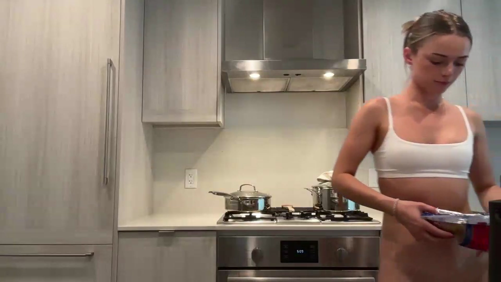 Gallery image thumbnail from drippingpeach's myfreecams stream on, 06/02/2026, 01:37 image 12 of 20