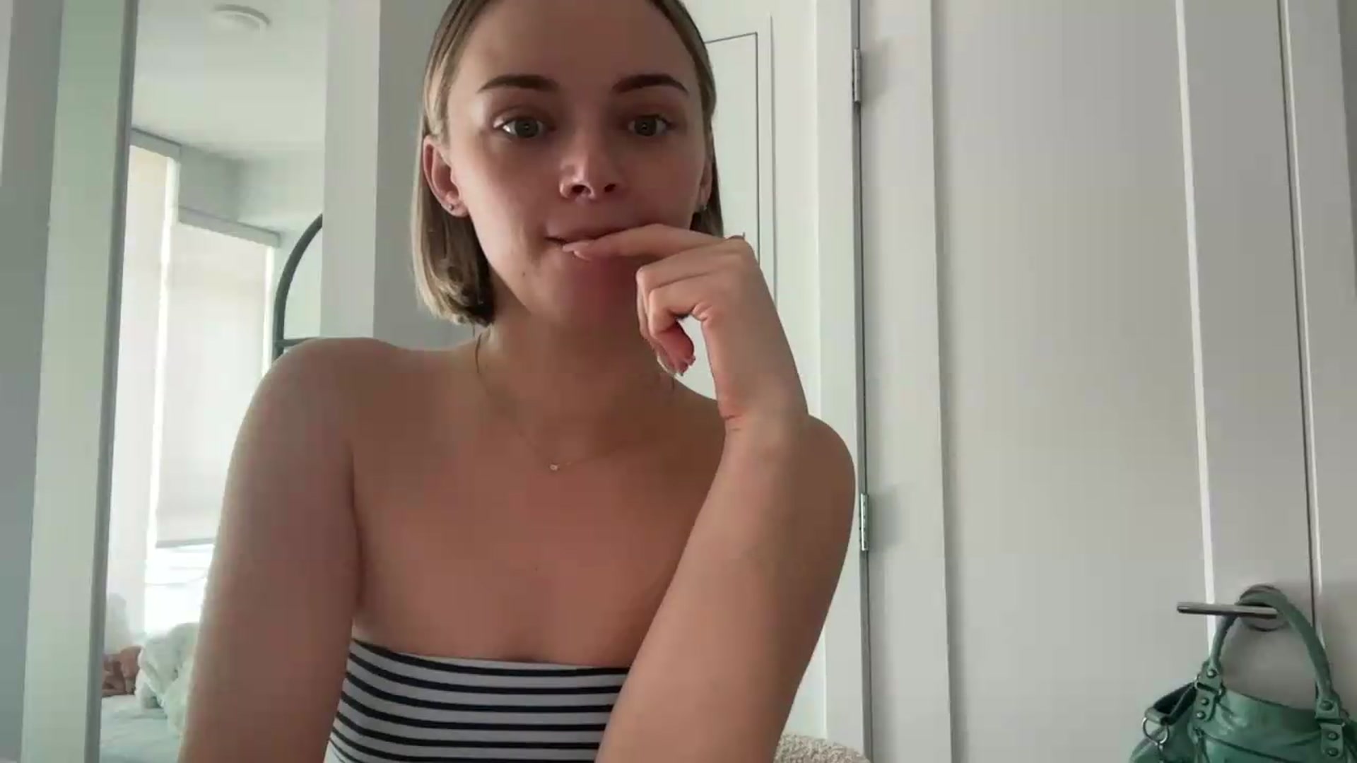 Gallery image thumbnail from drippingpeach's myfreecams stream on, 06/19/2026, 20:07 image 17 of 20