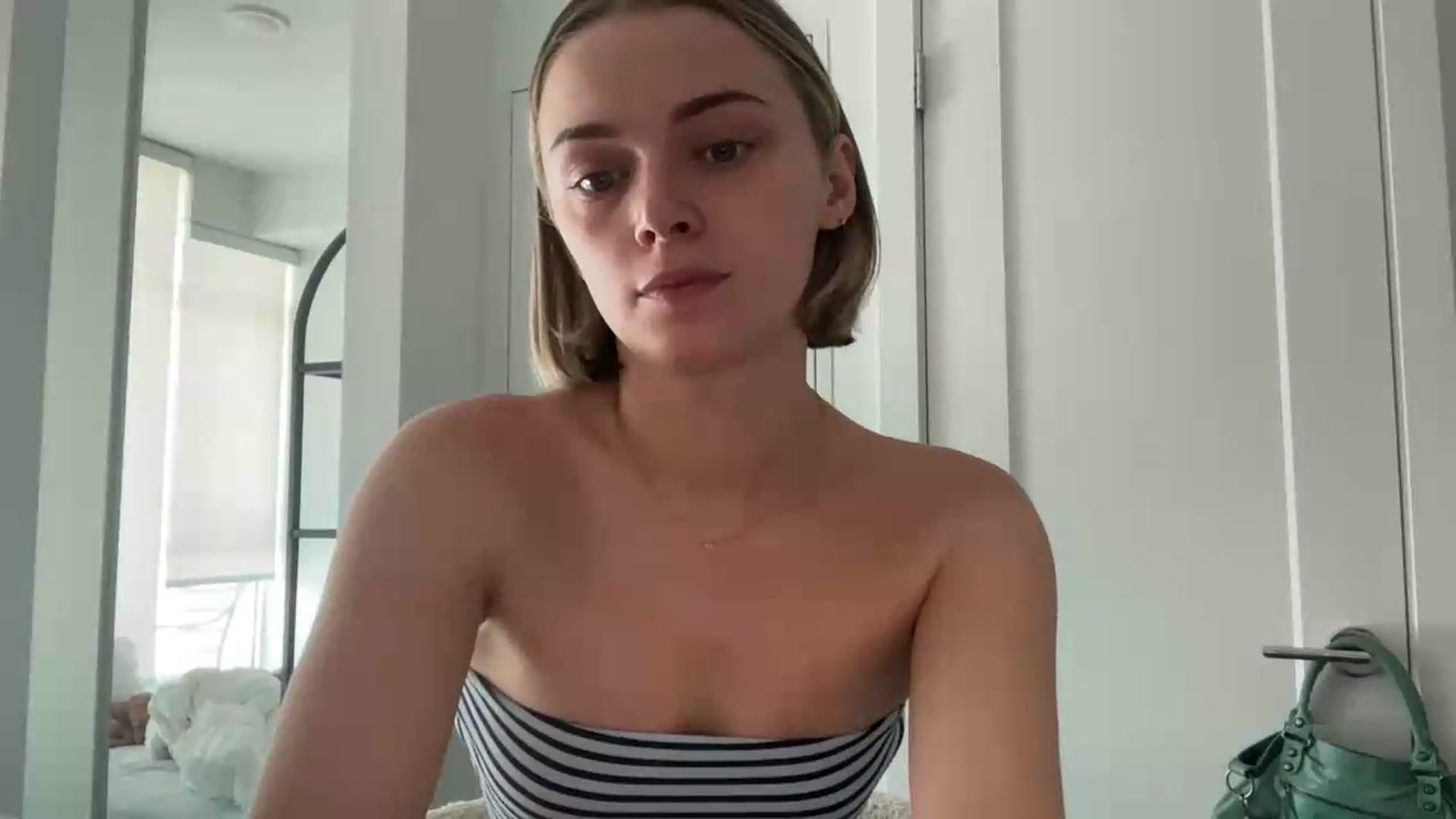 Gallery image thumbnail from drippingpeach's myfreecams stream on, 06/19/2026, 20:07 image 18 of 20