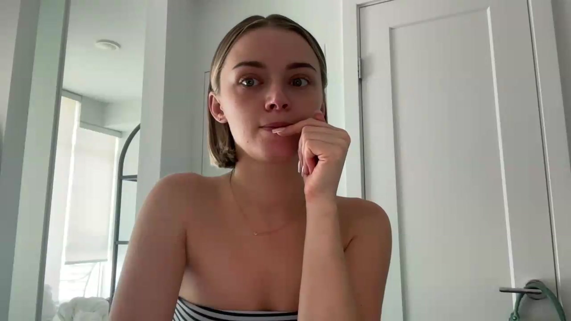 Gallery image thumbnail from drippingpeach's myfreecams stream on, 06/19/2026, 20:07 image 12 of 20