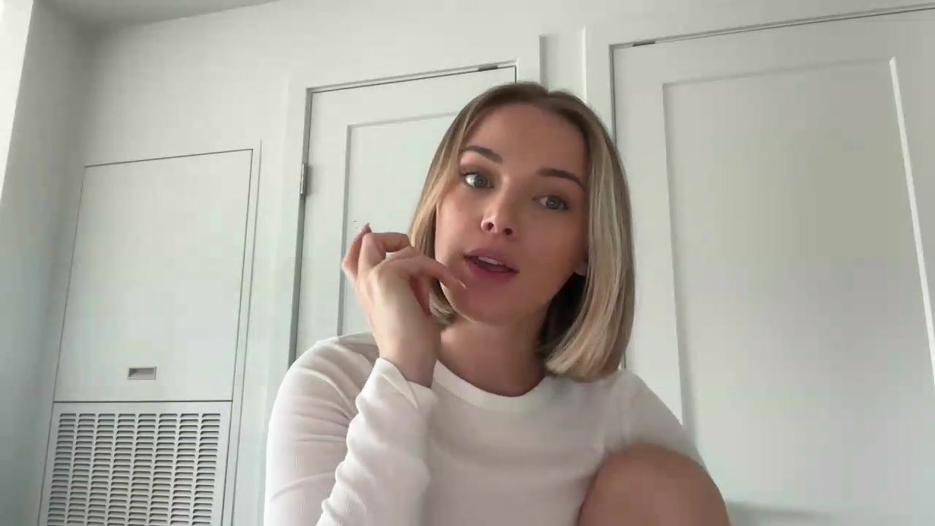 Gallery image thumbnail from drippingpeach's myfreecams stream on, 08/31/2026, 18:18 image 20 of 20