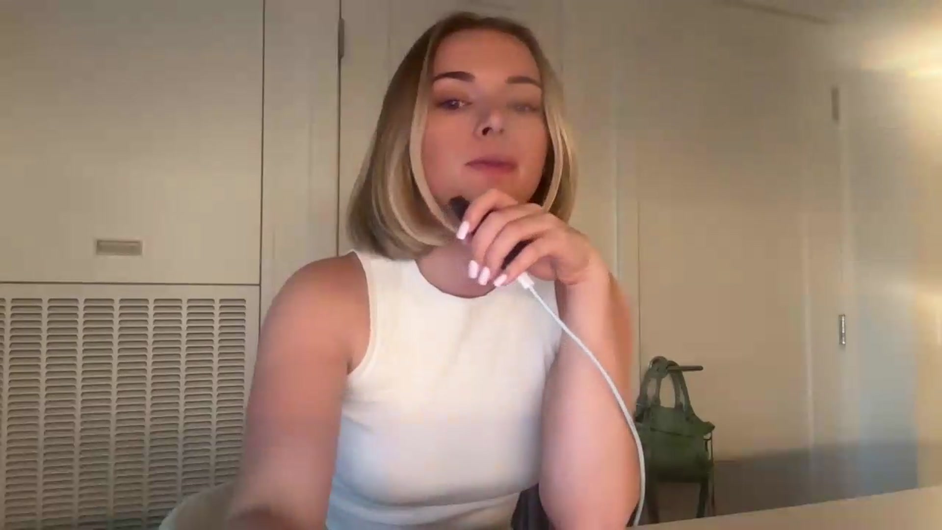 Gallery image thumbnail from drippingpeach's myfreecams stream on, 09/09/2026, 02:45 image 19 of 20