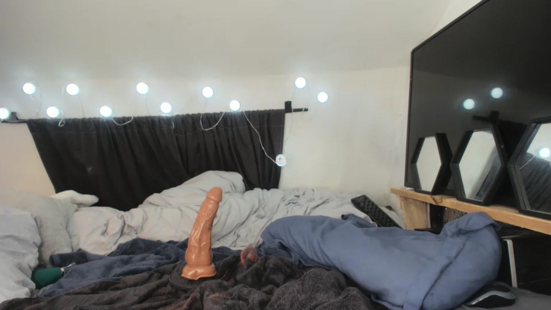 Gallery image thumbnail from drippndaizi's myfreecams stream on, 04/03/2023, 11:05 image 6 of 20