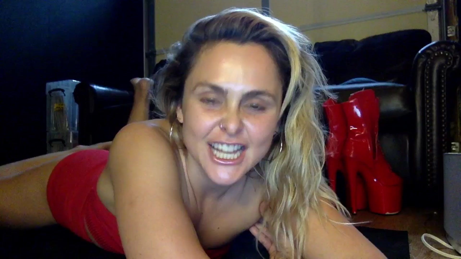Gallery image thumbnail from dumptruckdaph's myfreecams stream on, 10/16/2024, 23:55 image 4 of 20