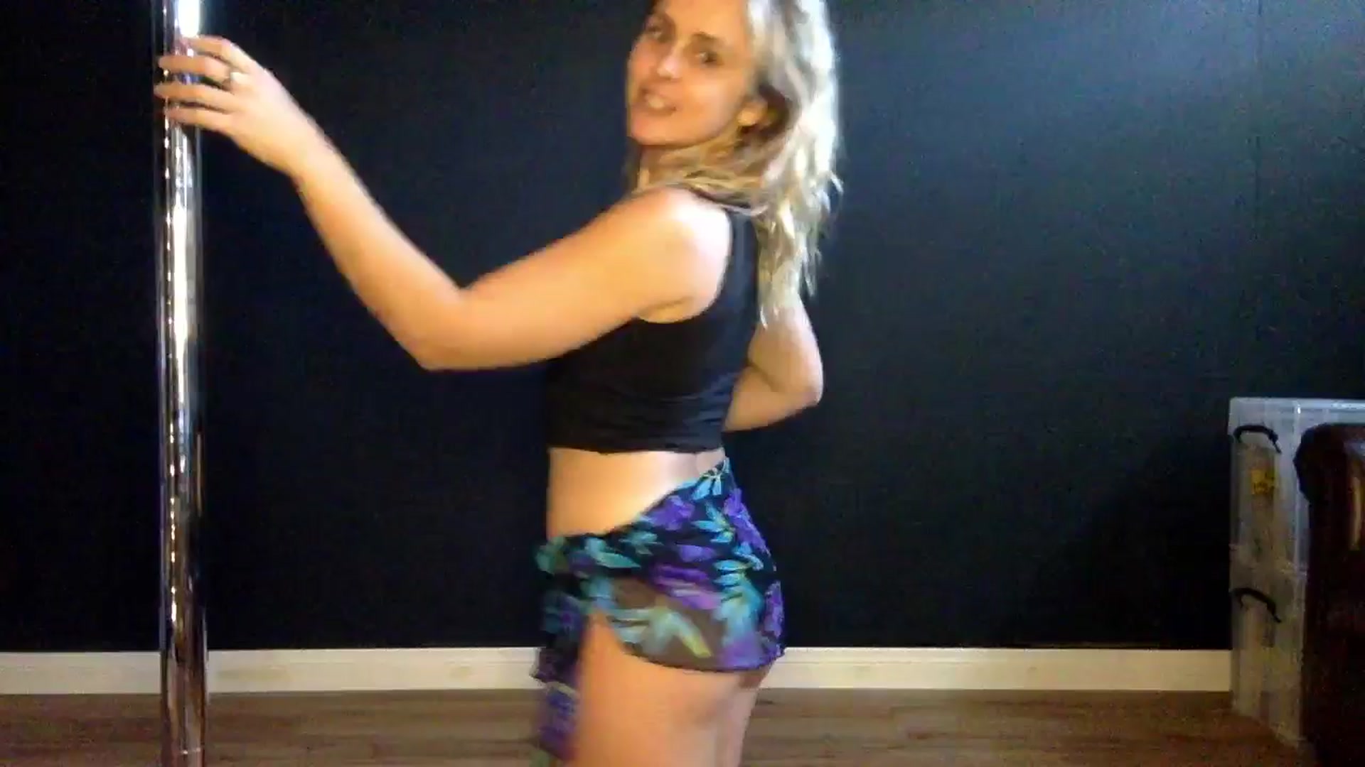 Gallery image thumbnail from dumptruckdaph's myfreecams stream on, 10/23/2024, 22:53 image 4 of 20
