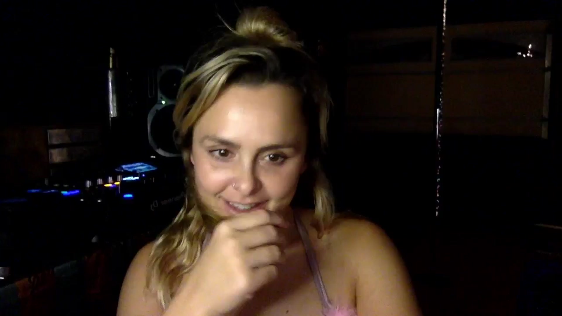 Gallery image thumbnail from dumptruckdaph's myfreecams stream on, 10/31/2024, 06:07 image 16 of 20