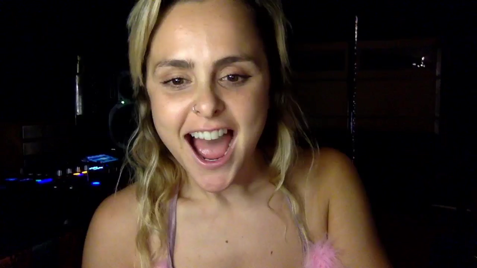 Gallery image thumbnail from dumptruckdaph's myfreecams stream on, 10/31/2024, 06:07 image 14 of 20