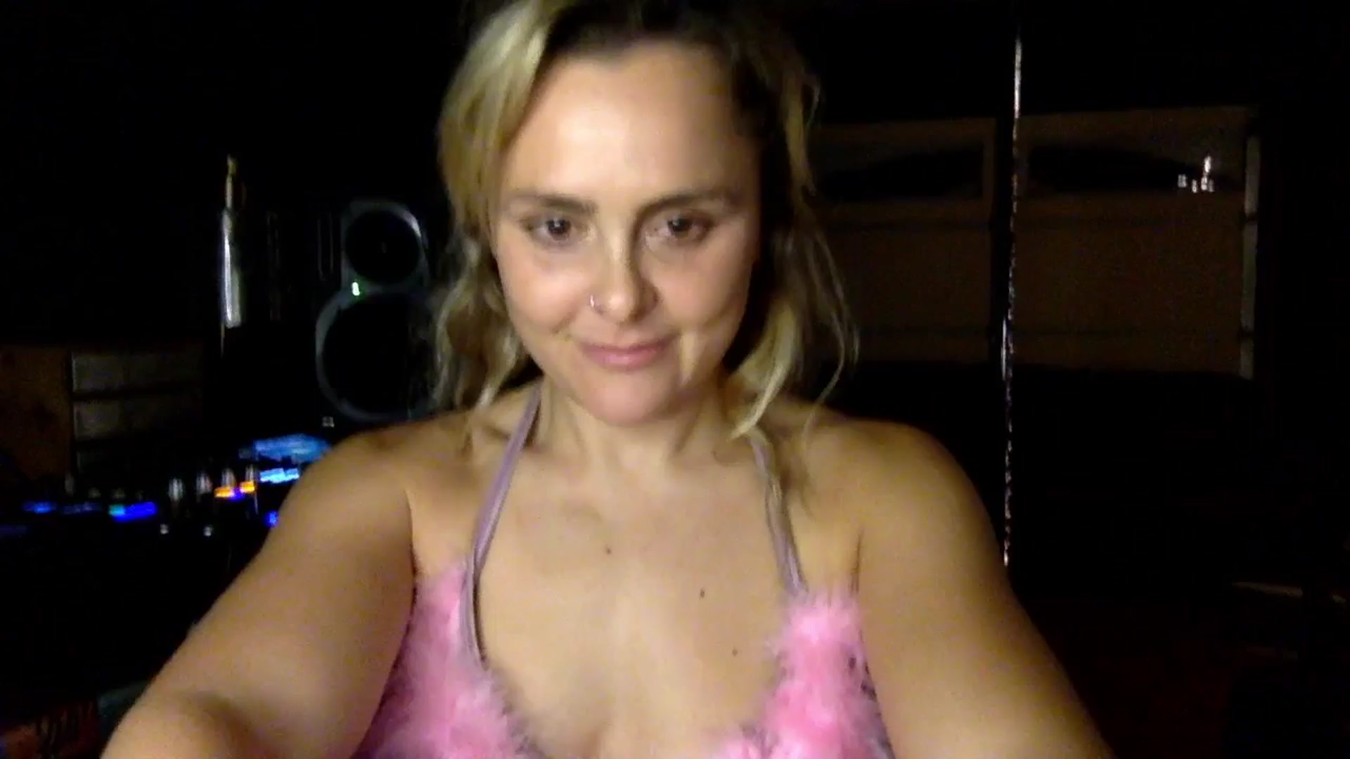 Gallery image thumbnail from dumptruckdaph's myfreecams stream on, 10/31/2024, 06:07 image 12 of 20