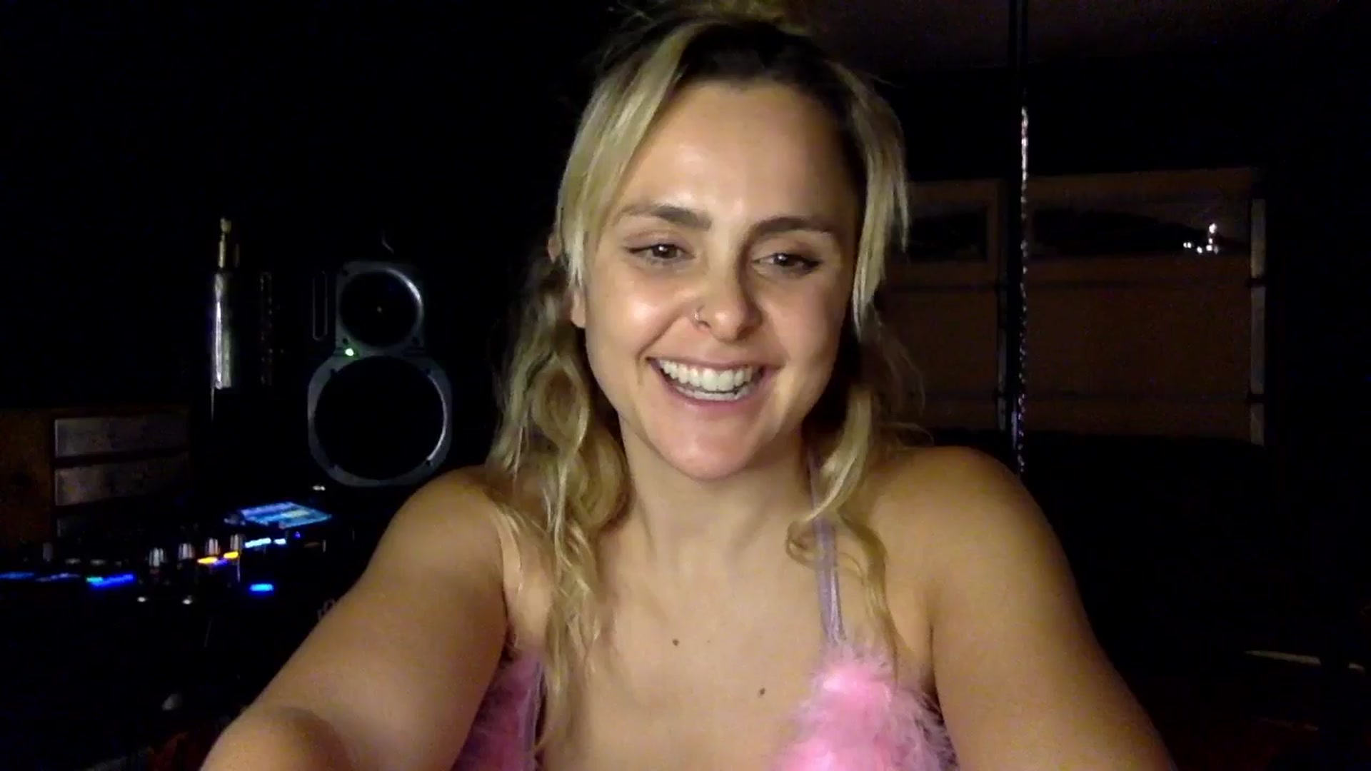 Gallery image thumbnail from dumptruckdaph's myfreecams stream on, 10/31/2024, 06:53 image 1 of 20