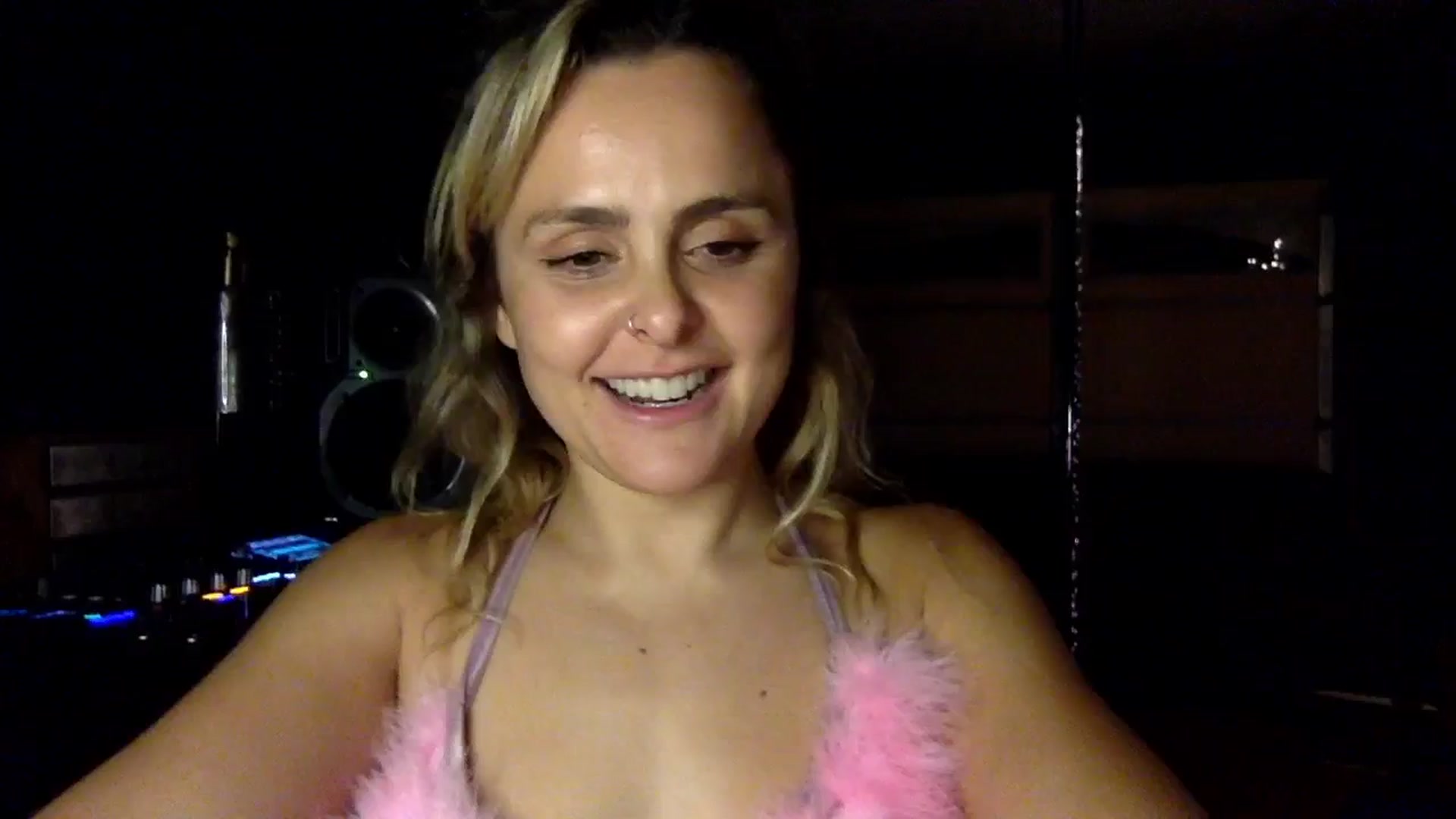 Gallery image thumbnail from dumptruckdaph's myfreecams stream on, 10/31/2024, 06:53 image 6 of 20