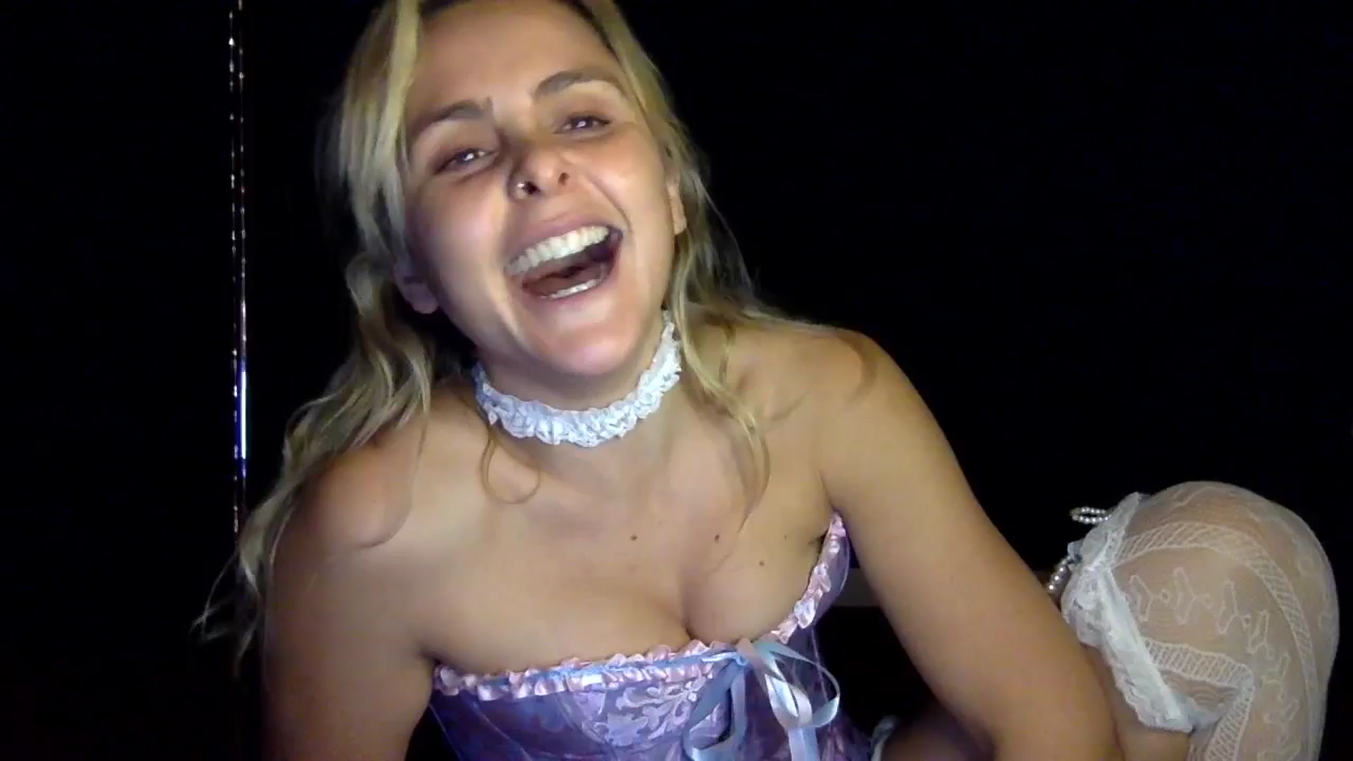 Gallery image thumbnail from dumptruckdaph's myfreecams stream on, 11/20/2024, 02:37 image 6 of 20
