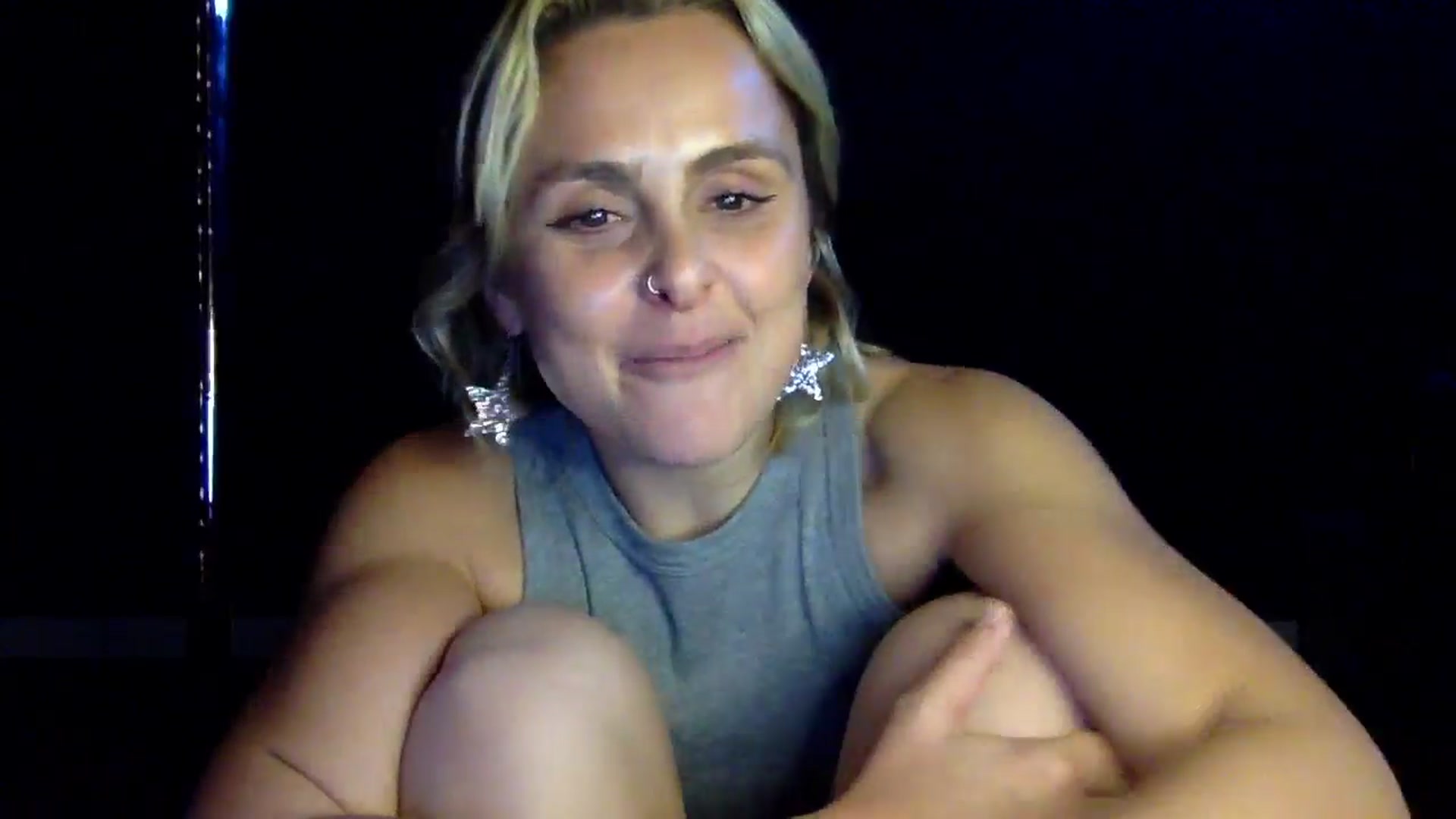 Gallery image thumbnail from dumptruckdaph's myfreecams stream on, 11/21/2024, 01:14 image 6 of 20