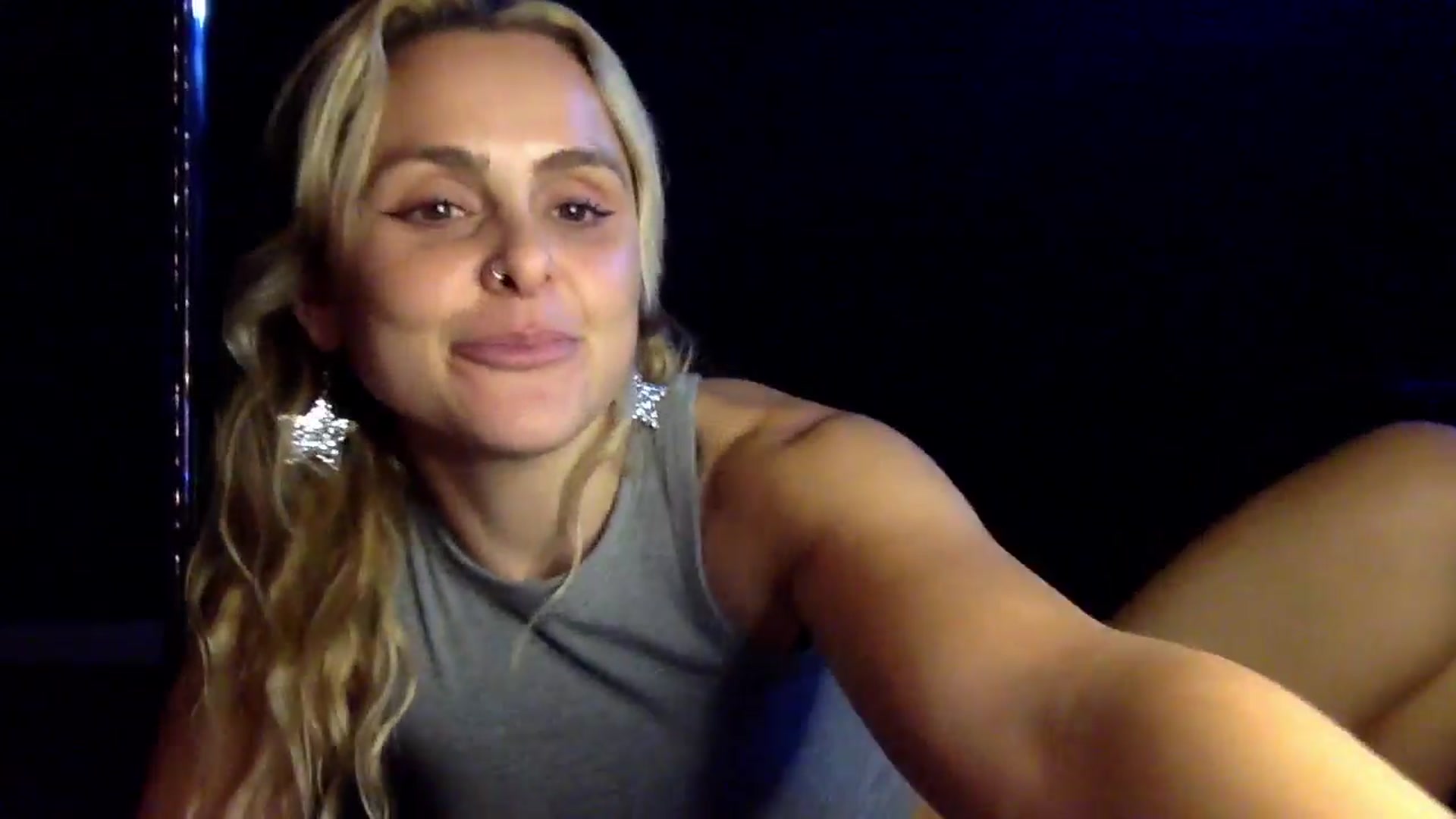 Gallery image thumbnail from dumptruckdaph's myfreecams stream on, 11/21/2024, 01:14 image 5 of 20