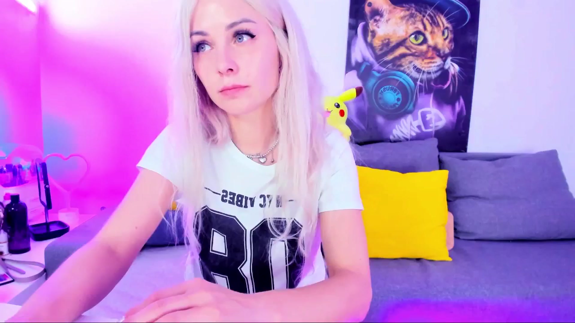 Gallery image thumbnail from e_69_s's myfreecams stream on, 07/01/2025, 04:23 image 17 of 20