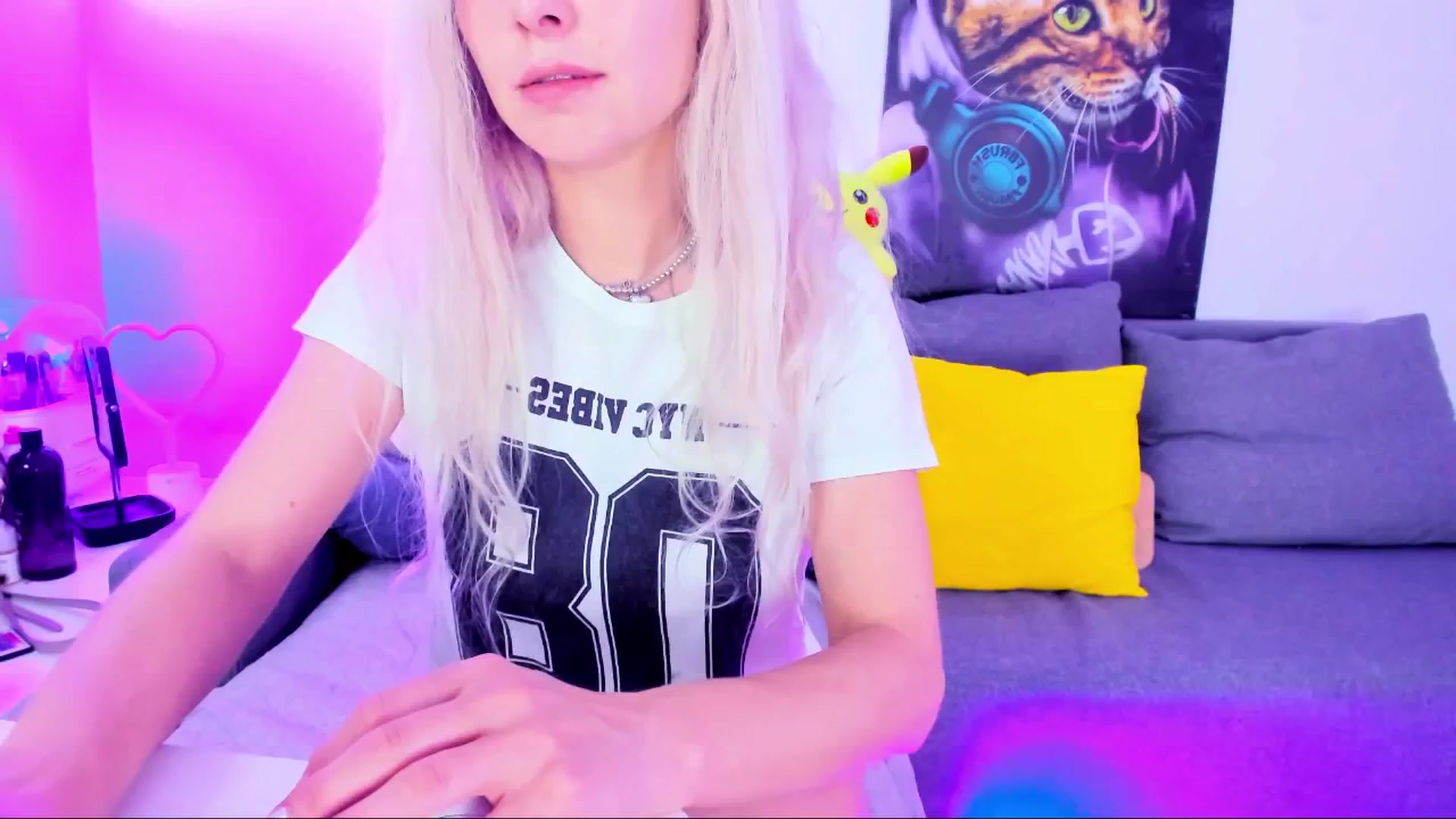 Gallery image thumbnail from e_69_s's myfreecams stream on, 07/01/2025, 04:23 image 14 of 20