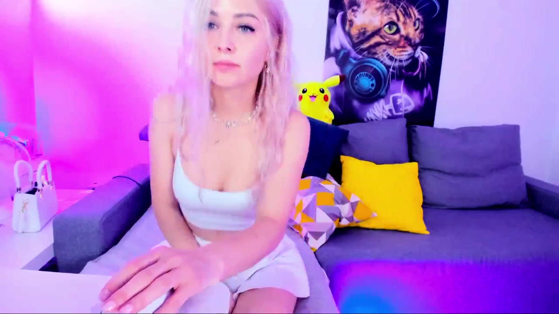 Gallery image thumbnail from e_69_s's myfreecams stream on, 07/11/2025, 05:13 image 17 of 20