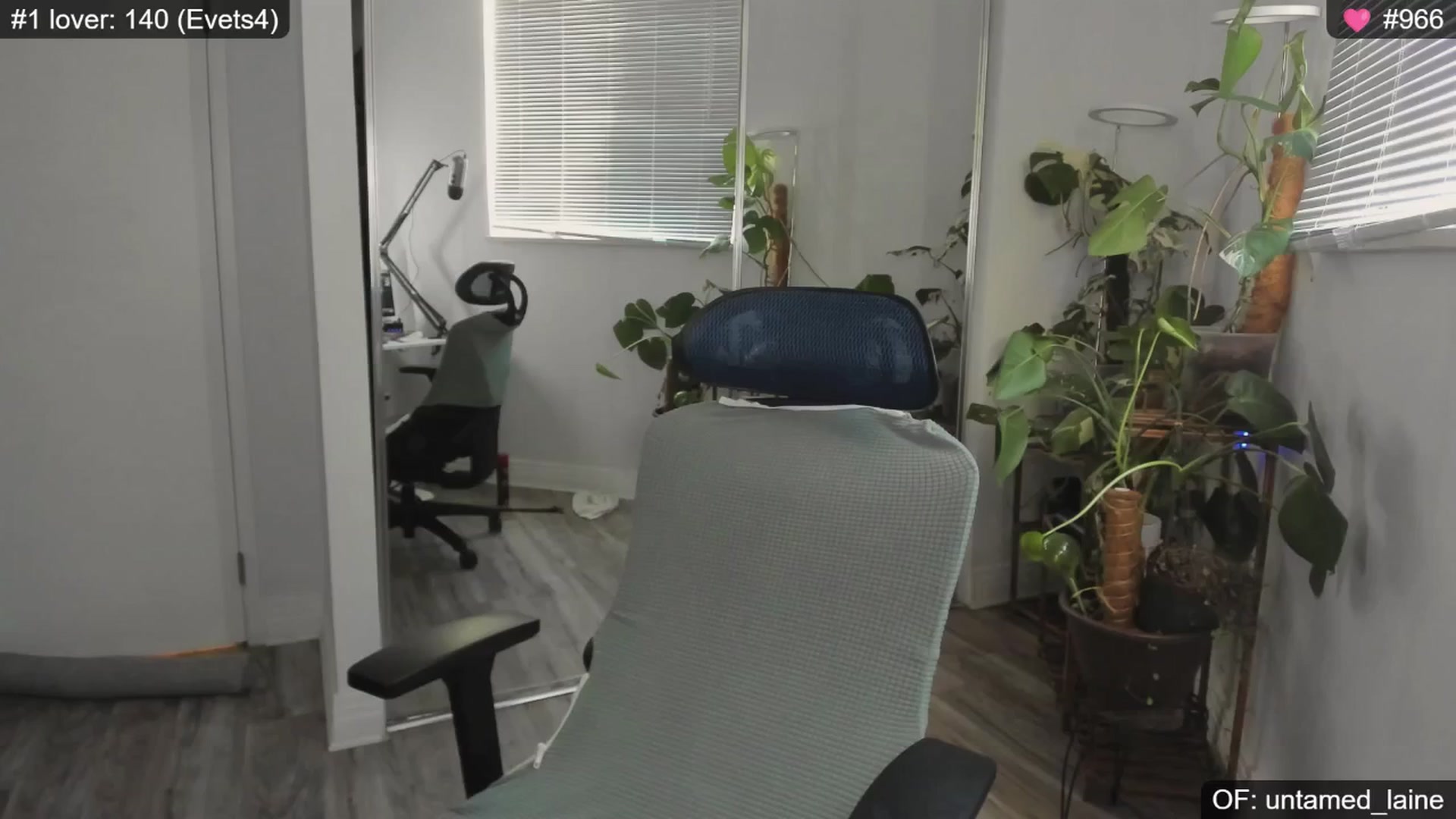 Gallery image thumbnail from e_laine's myfreecams stream on, 10/22/2024, 24:06 image 12 of 20