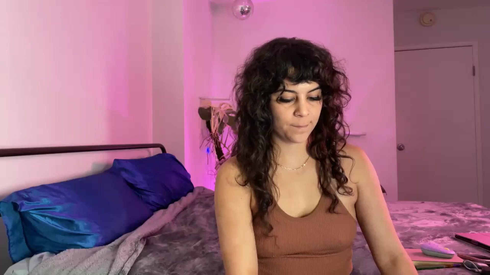 Gallery image thumbnail from e_laine's myfreecams stream on, 03/13/2025, 22:30 image 18 of 20