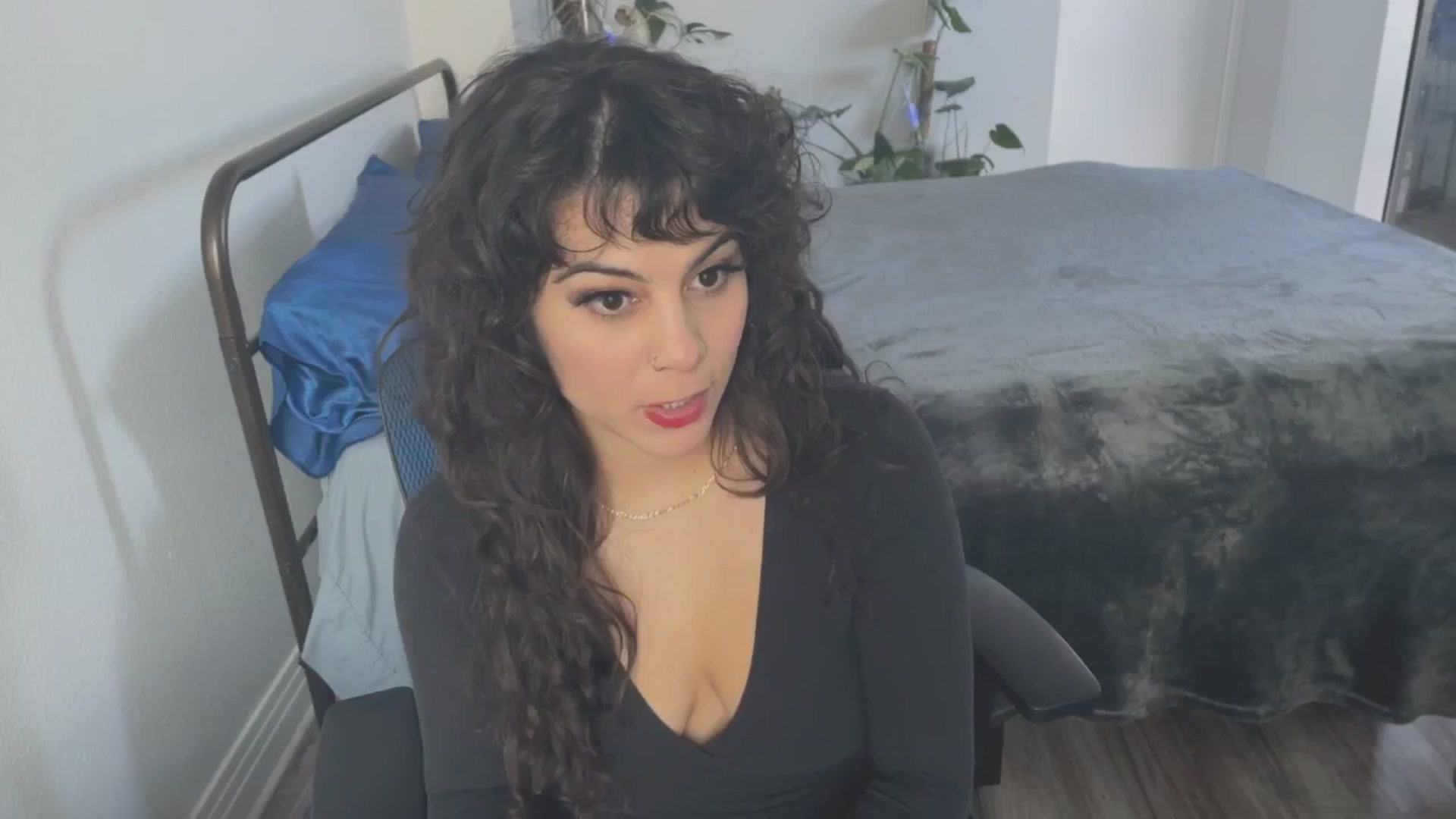 Gallery image thumbnail from e_laine's myfreecams stream on, 03/22/2025, 18:45 image 10 of 20