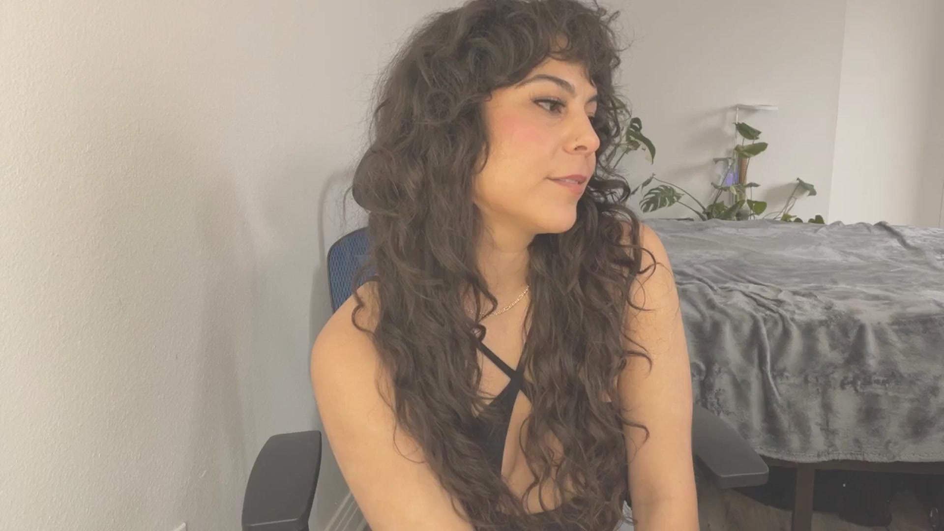 Gallery image thumbnail from e_laine's myfreecams stream on, 04/01/2025, 22:20 image 15 of 20