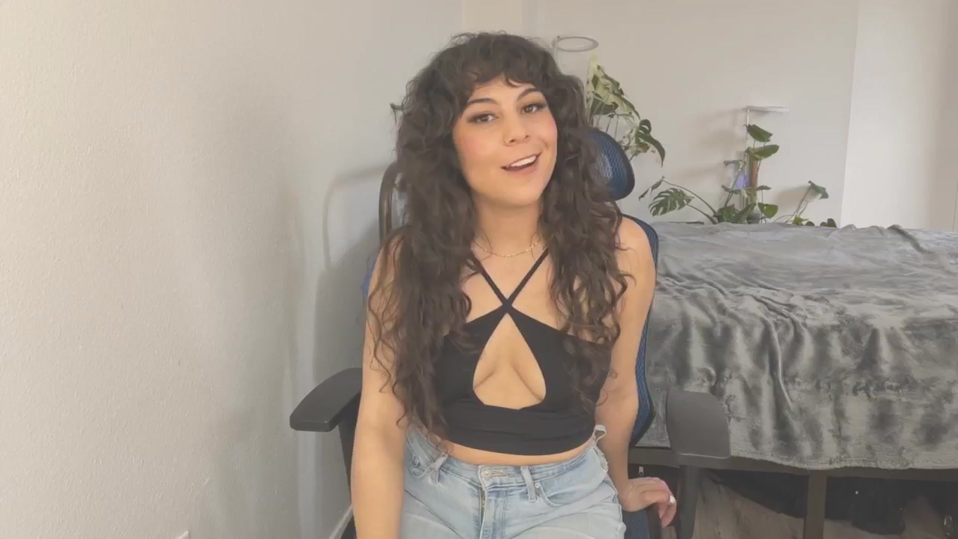 Gallery image thumbnail from e_laine's myfreecams stream on, 04/01/2025, 22:20 image 19 of 20